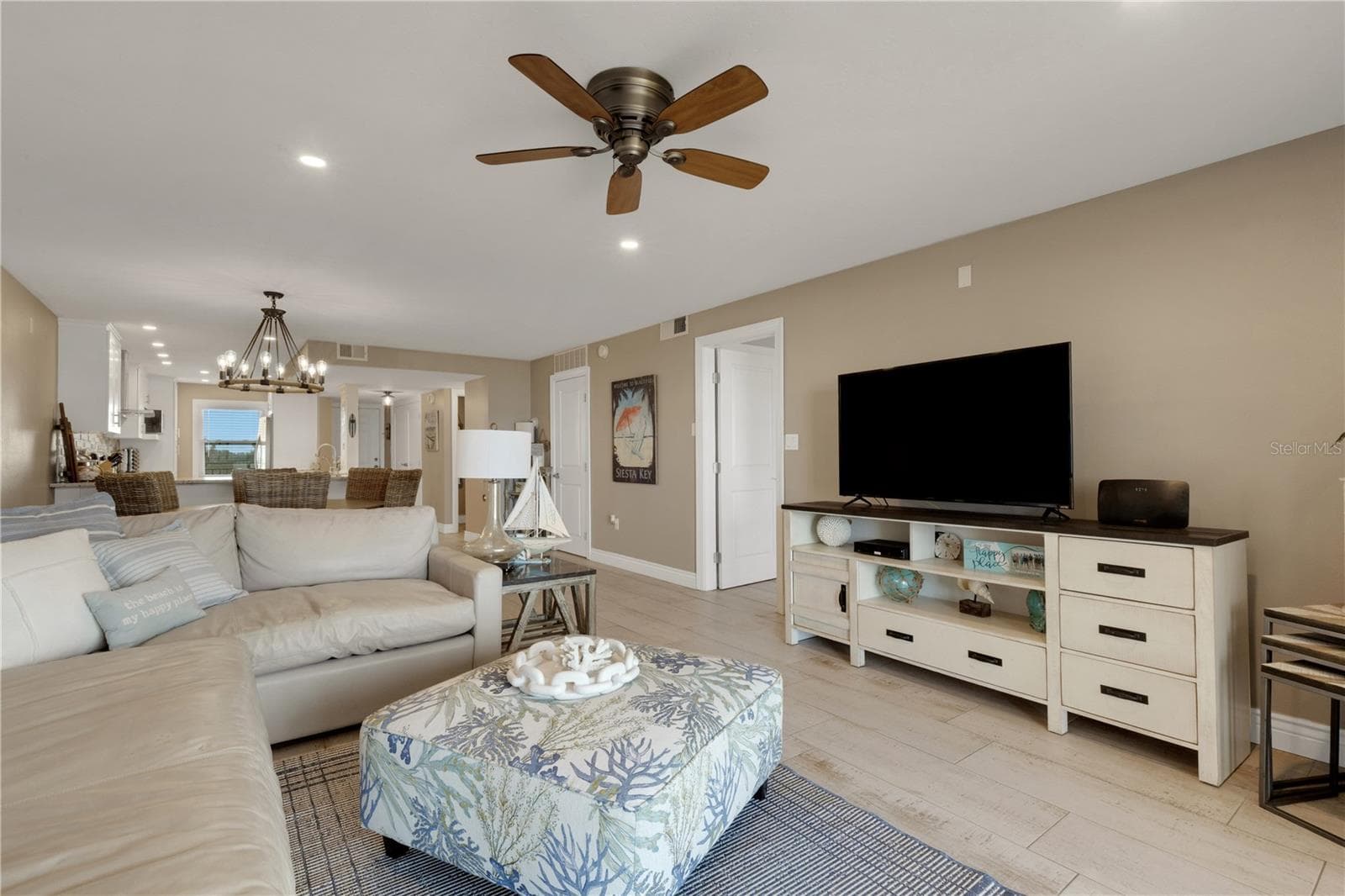 Great room/family room - 420 BEACH RD #507, SARASOTA