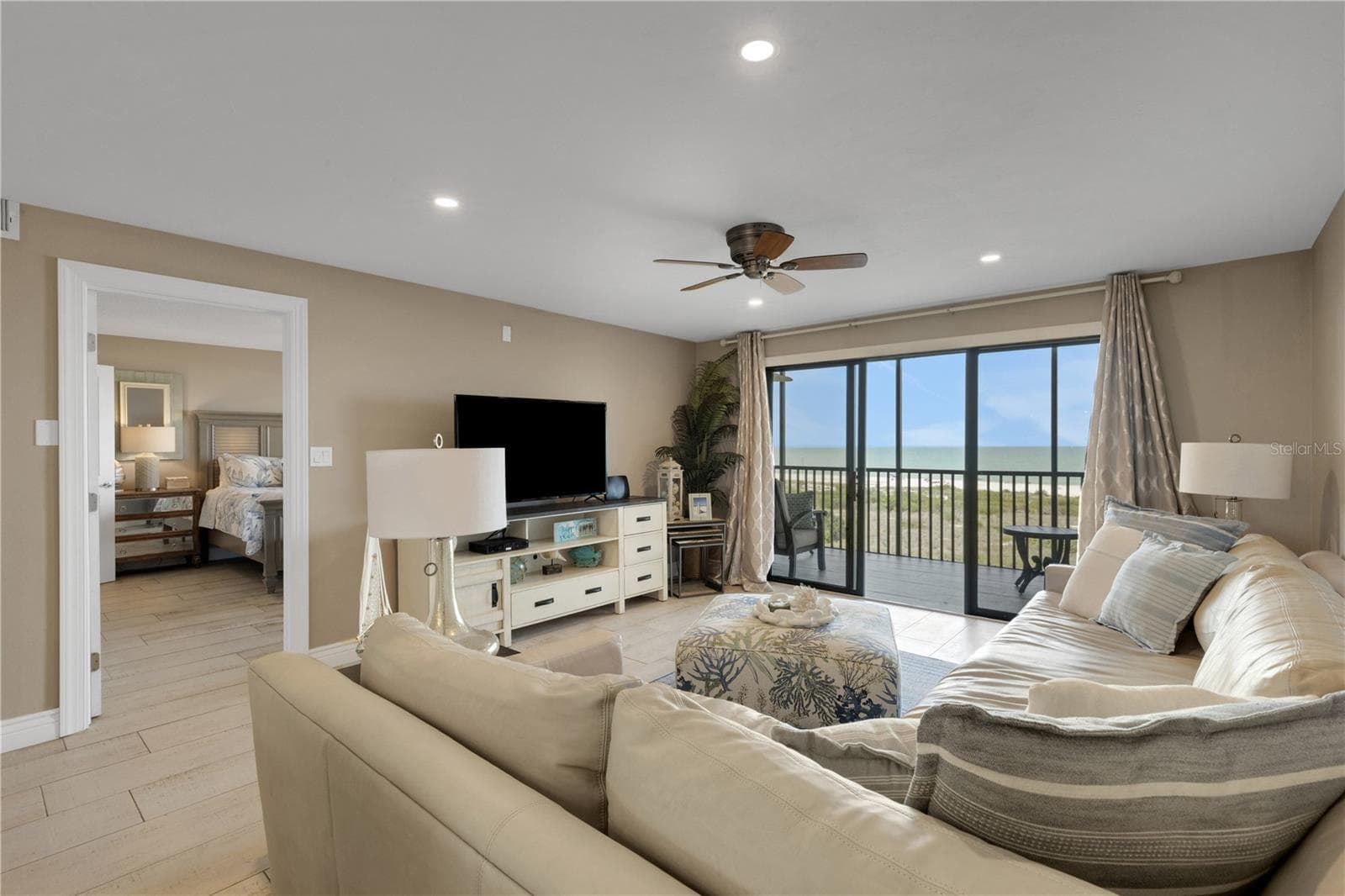 Great room - 420 BEACH RD #507, SARASOTA