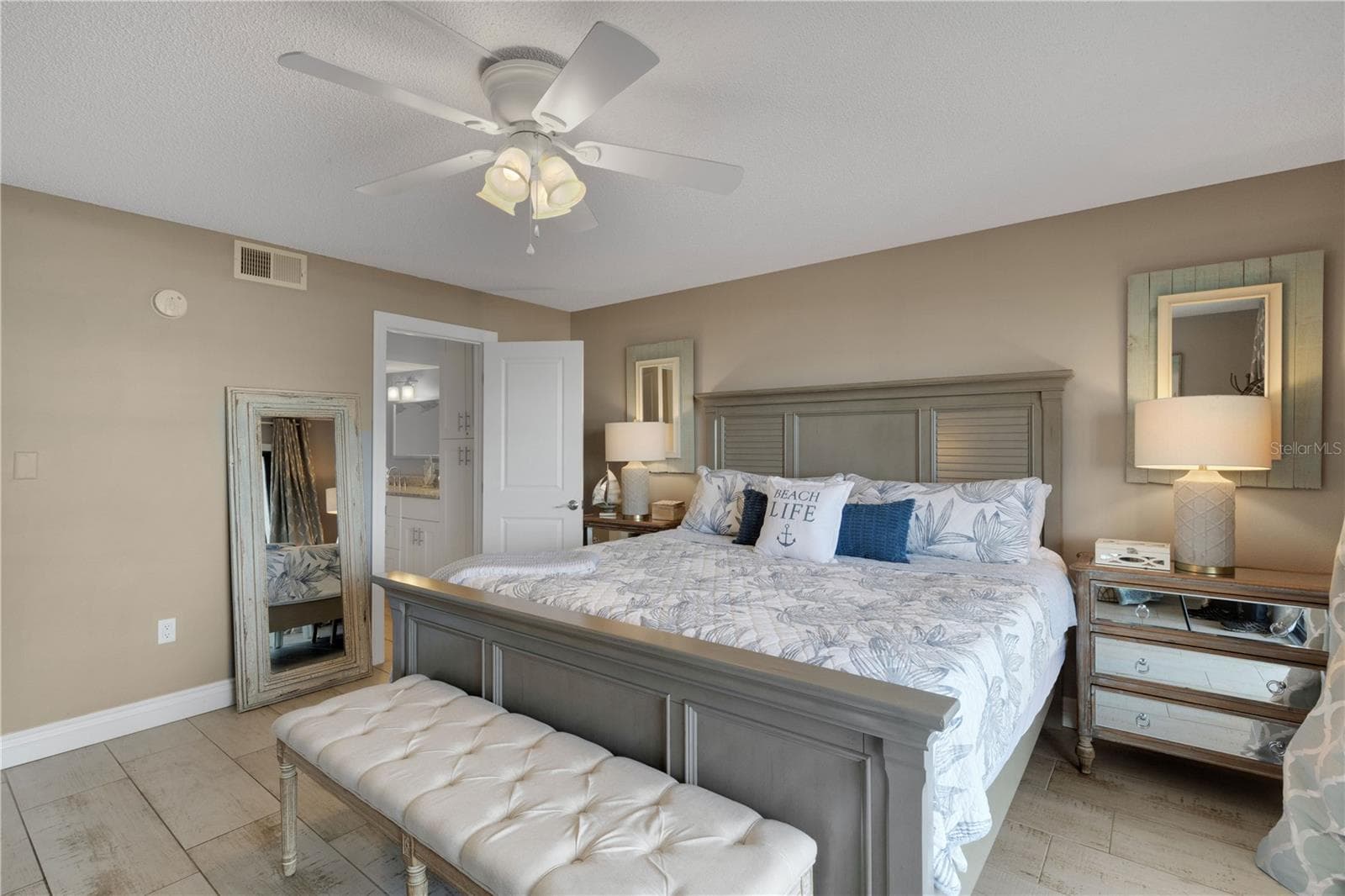 Primary bedrom - 420 BEACH RD #507, SARASOTA