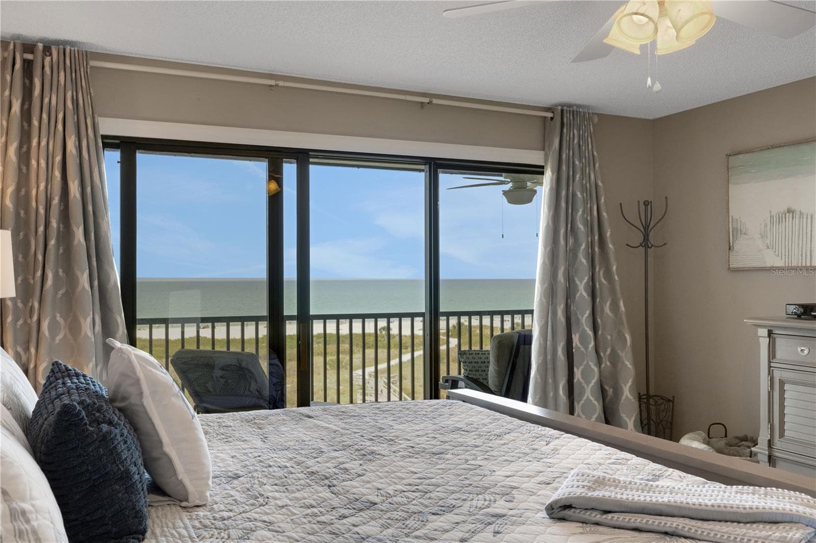 Primary bedroom - 420 BEACH RD #507, SARASOTA