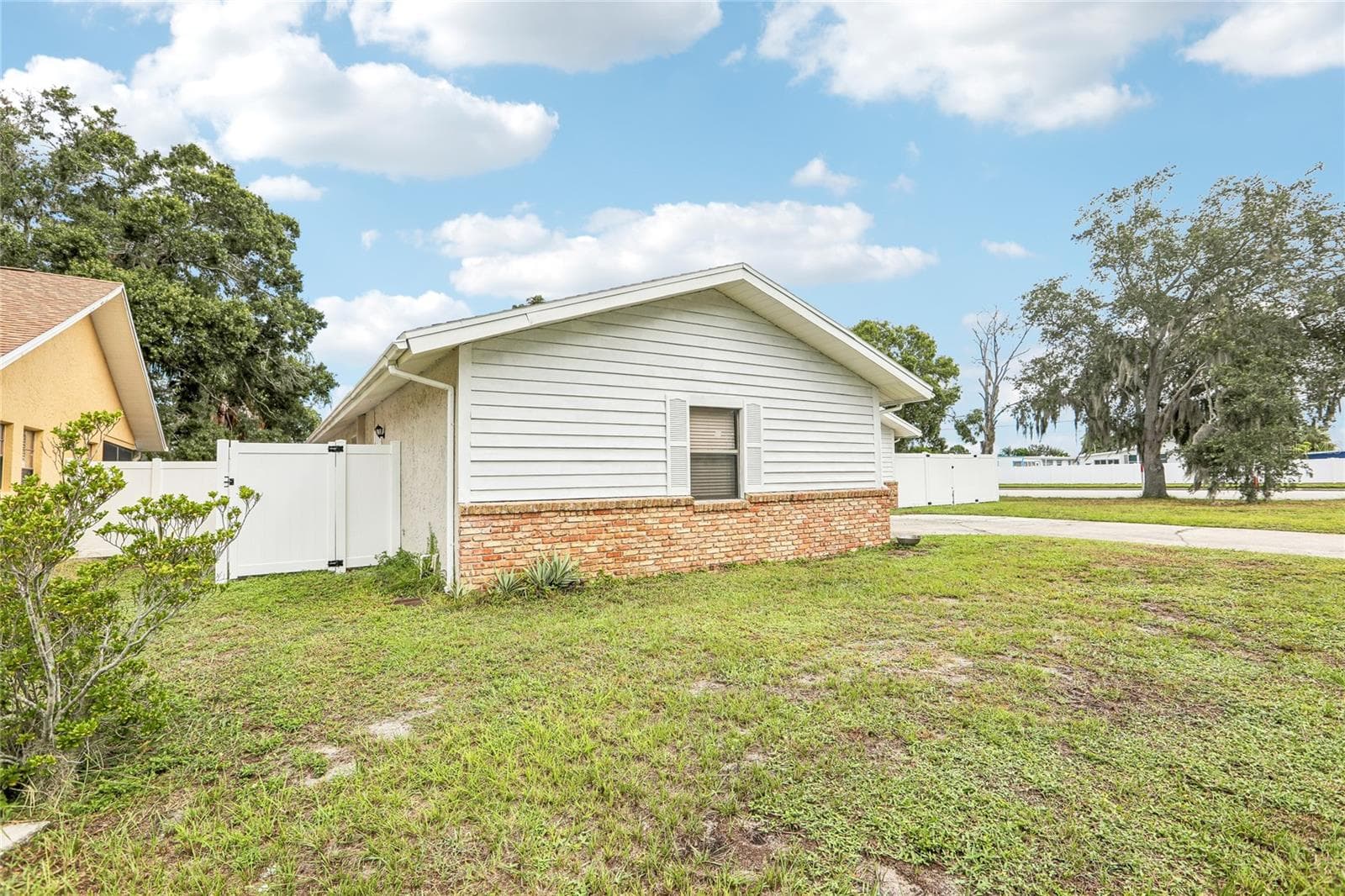 Single Family Residence at 700 13TH CT SW, LARGO, photo 2 of 35