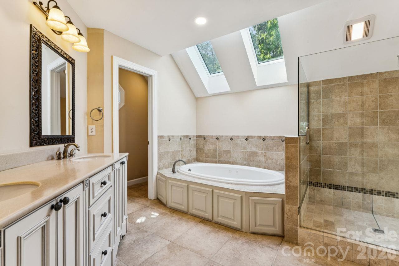 Single Family Residence at 16516 Riverpointe Drive, Charlotte, photo 39 of 42