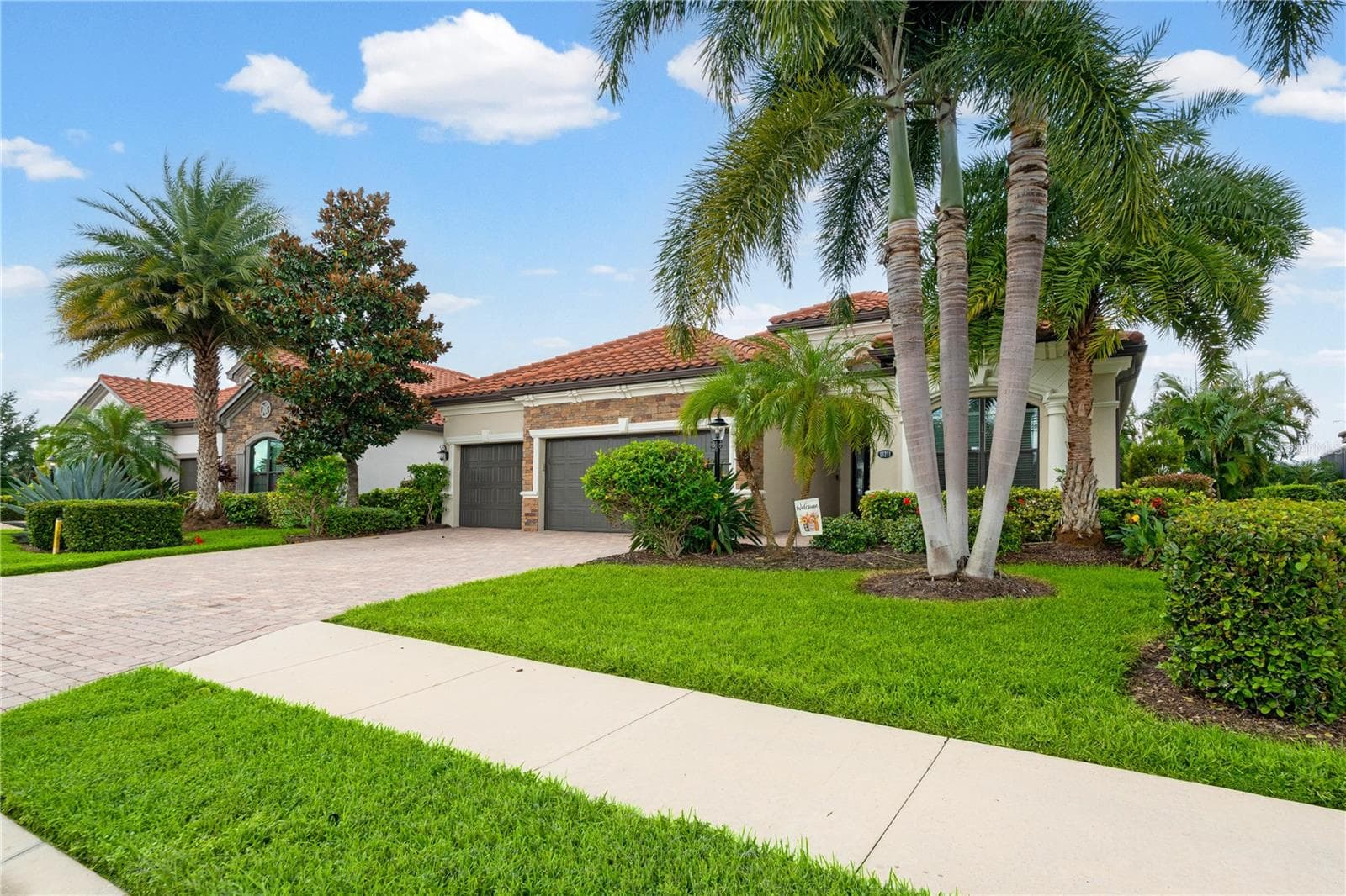 Single Family Residence at 13211 RAMBLEWOOD TRL, BRADENTON, photo 4 of 56