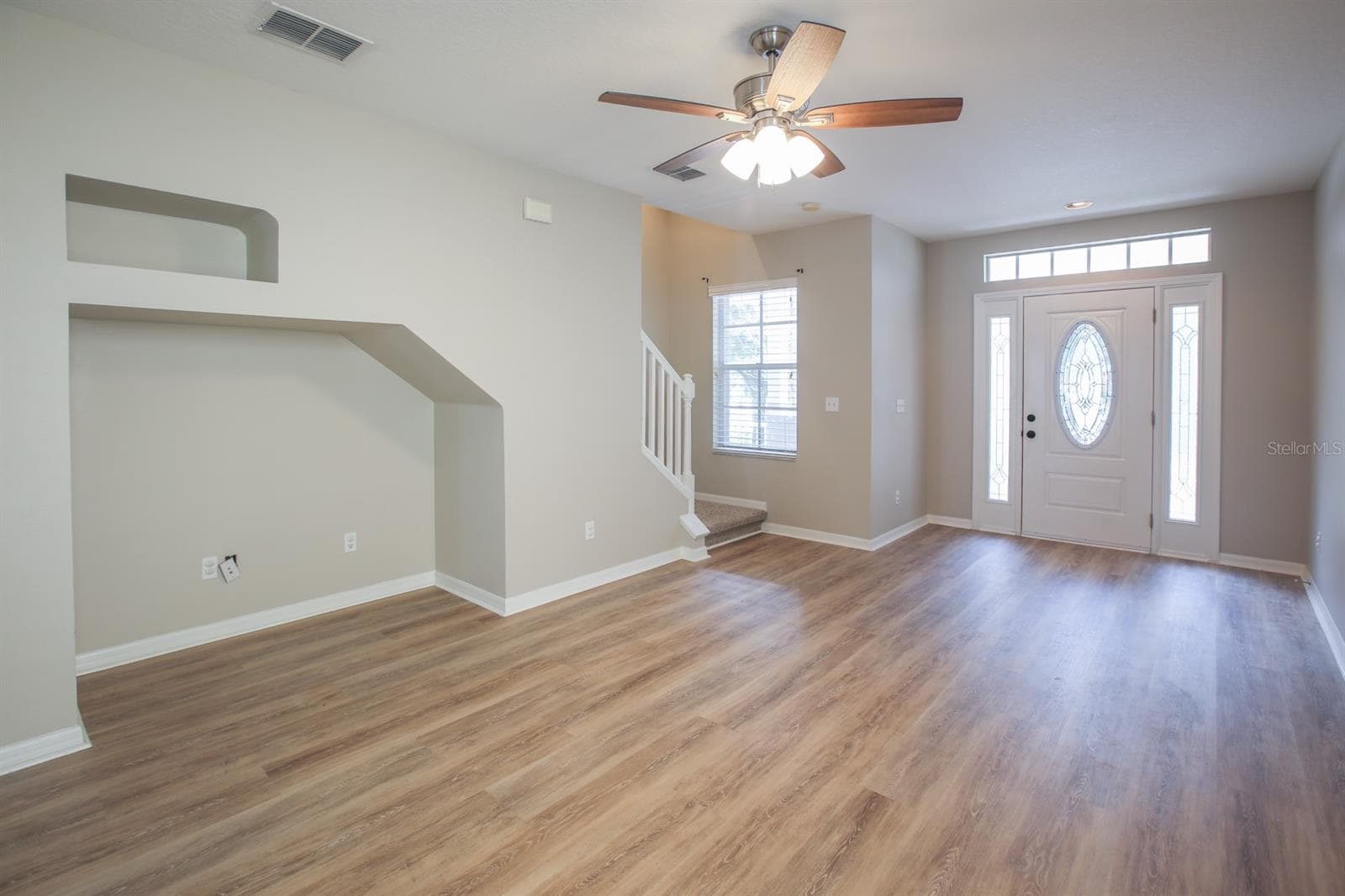 Single Family Residence at 16244 BRIDGEWALK DR, LITHIA, photo 6 of 35