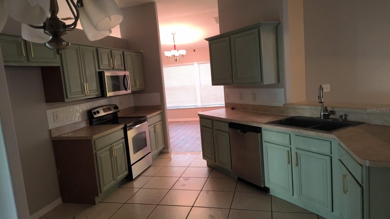 Single Family Residence at 129 COMPASS ROSE DR, GROVELAND, photo 32 of 34