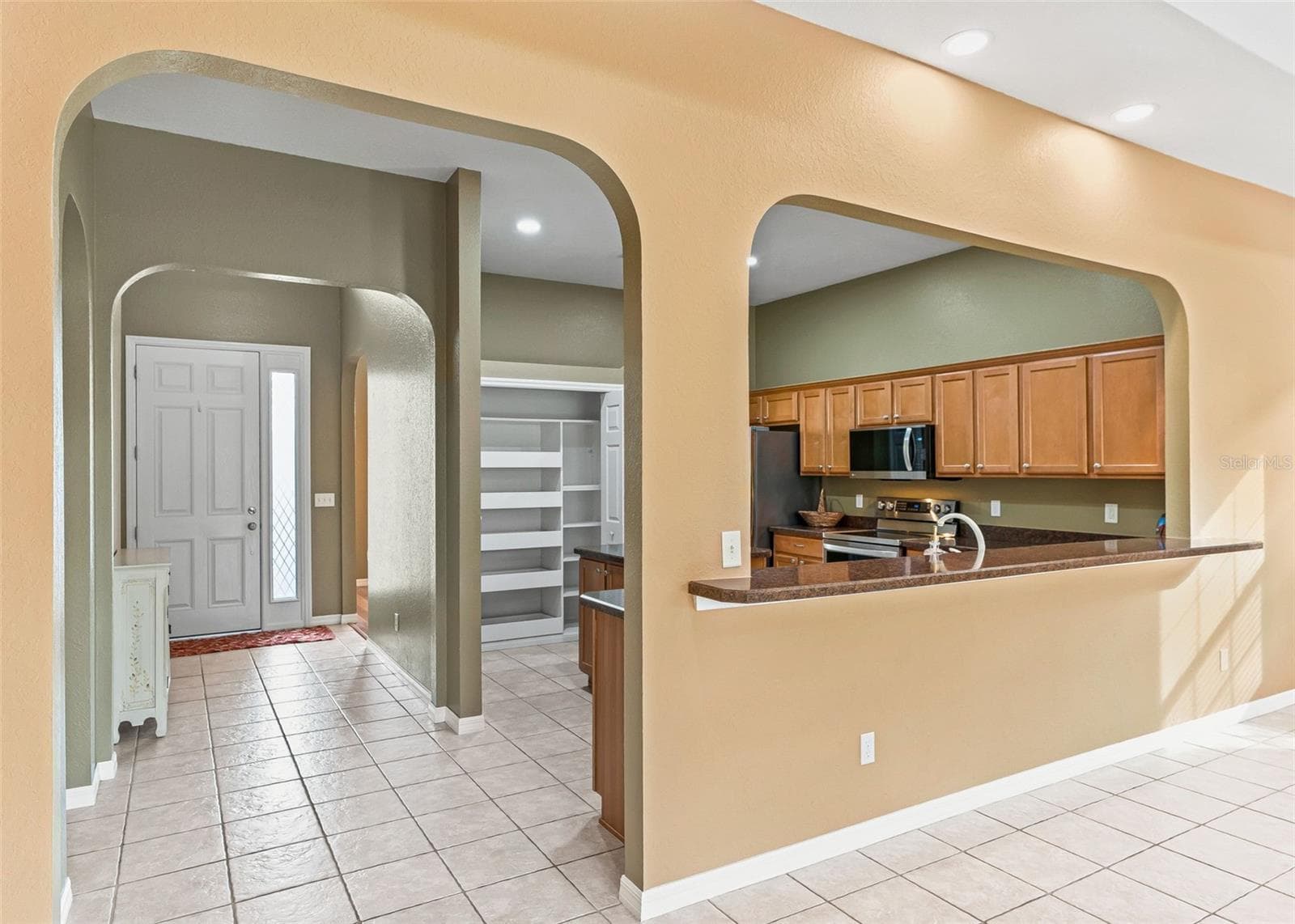 Breakfast bar - 12439 SE 176TH LOOP, SUMMERFIELD