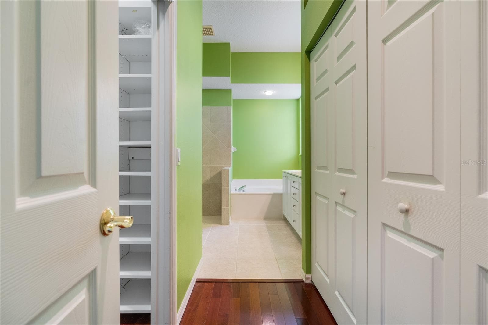 Current wall color - 192 TALL TREES CT, SARASOTA