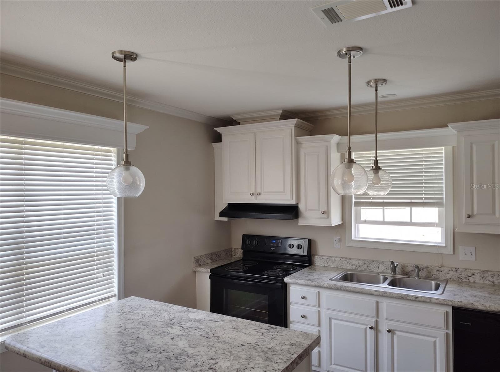 Manufactured Home at 5840 NW 11TH AVE, BELL, photo 4 of 20