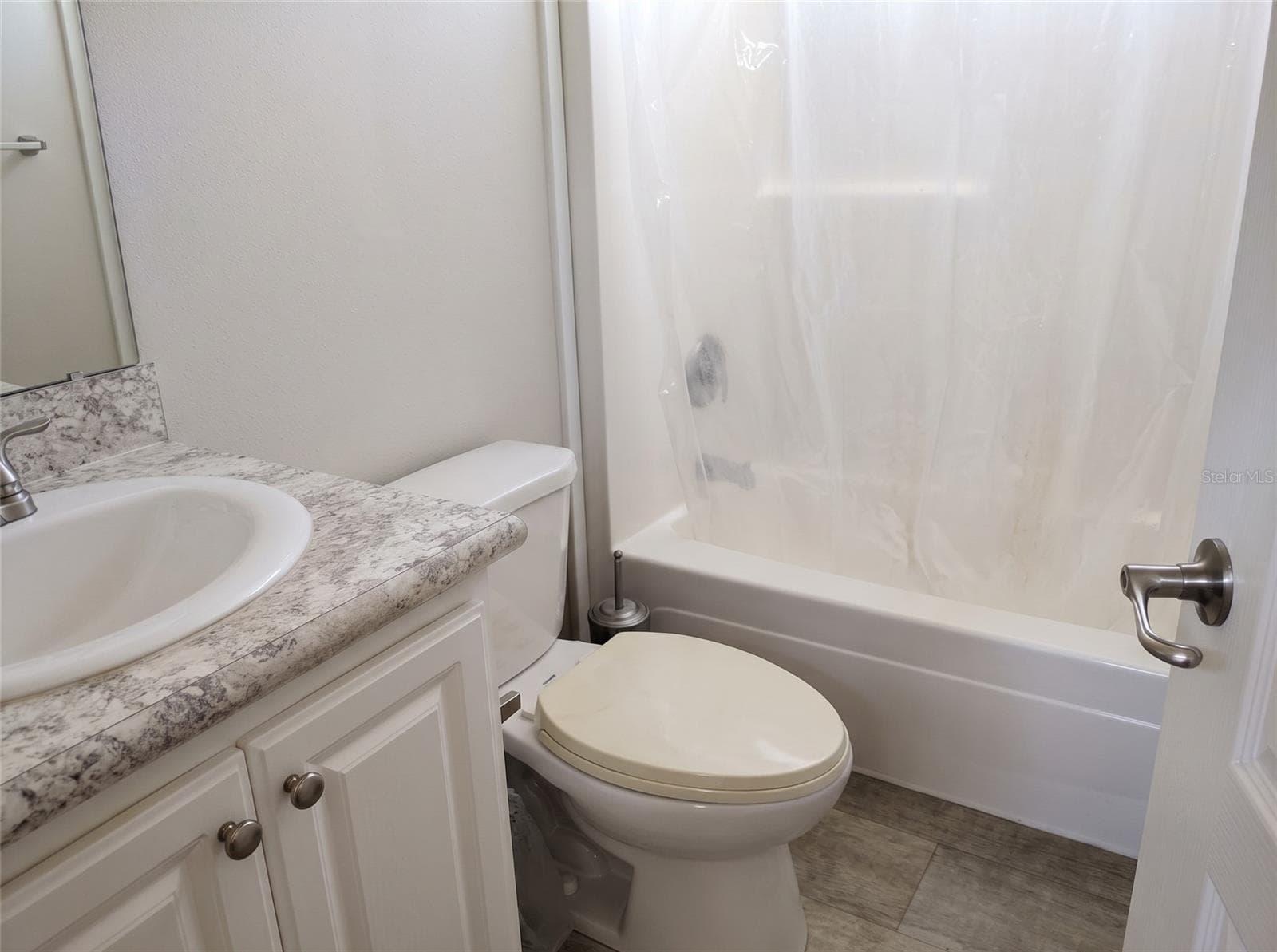 Manufactured Home at 5840 NW 11TH AVE, BELL, photo 7 of 20
