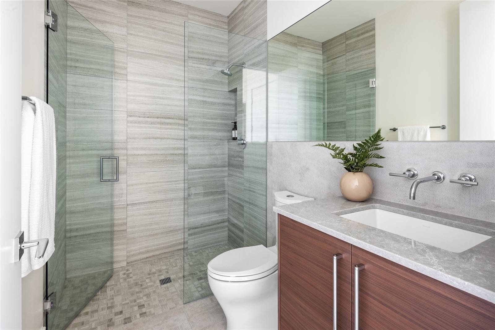 Condominium at 509 GOLDEN GATE PT #3, SARASOTA, photo 23 of 28