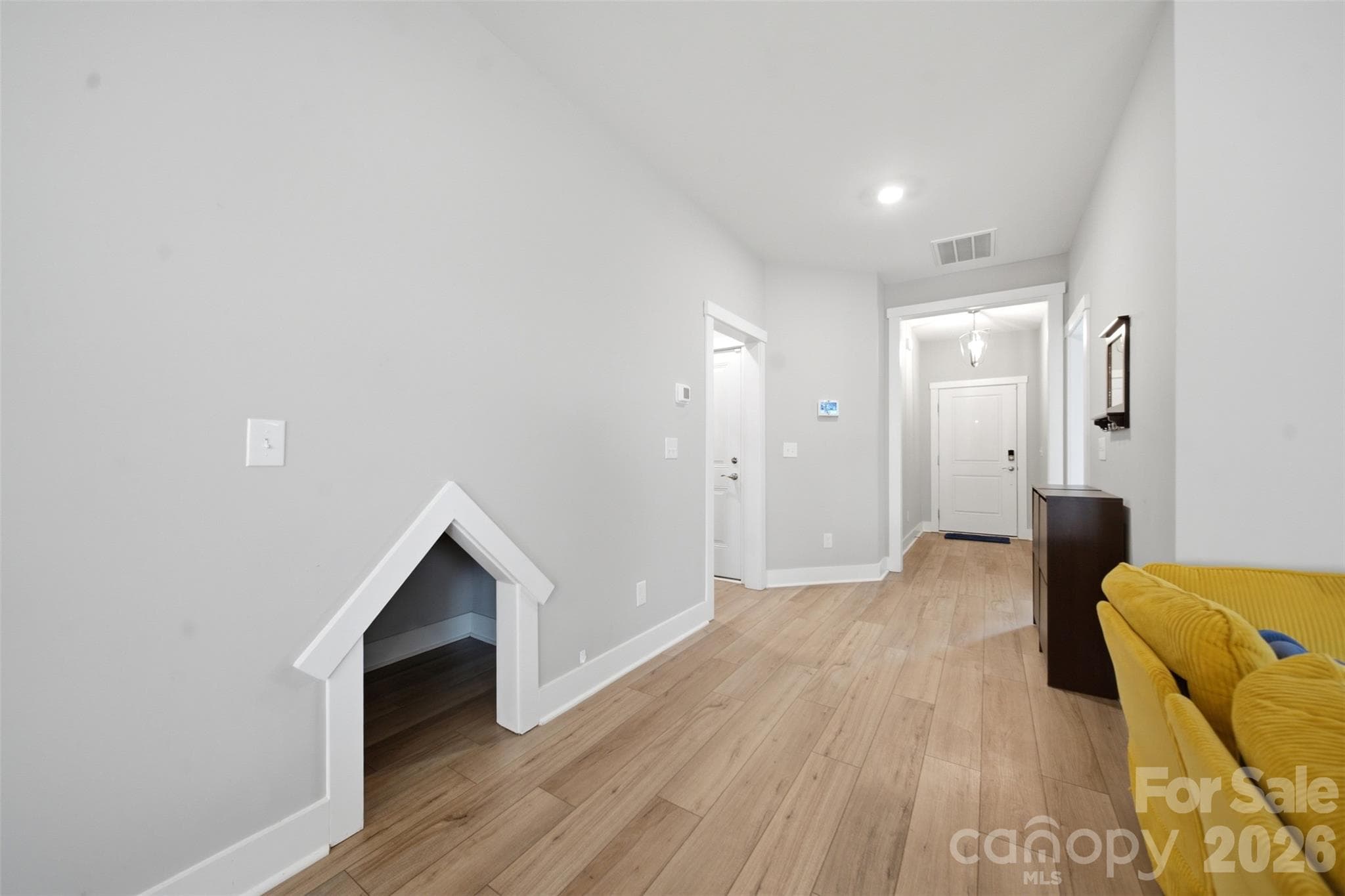 Single Family Residence at 585 Ludlow Lane, Columbia, photo 6 of 14