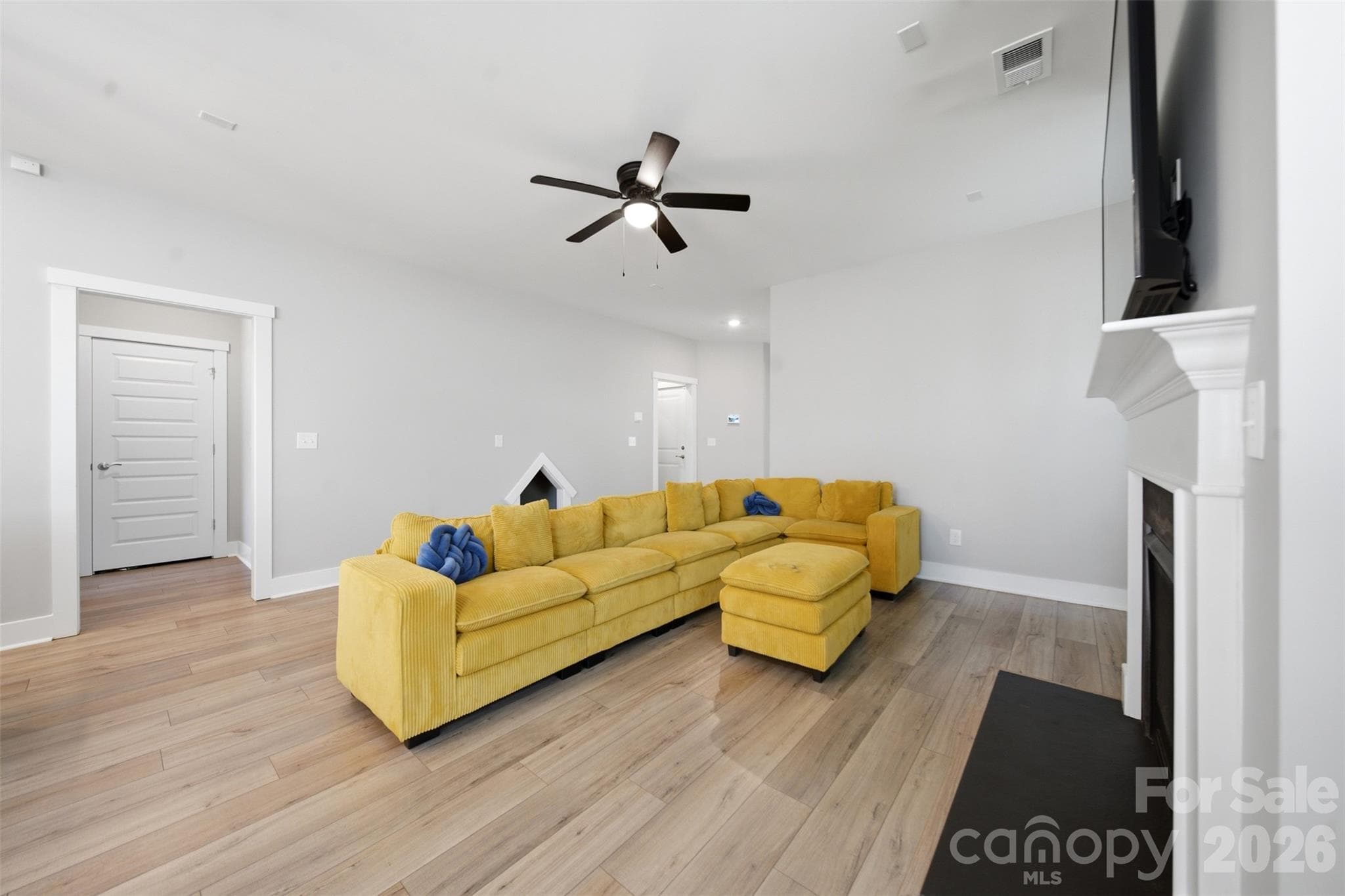 Single Family Residence at 585 Ludlow Lane, Columbia, photo 7 of 14