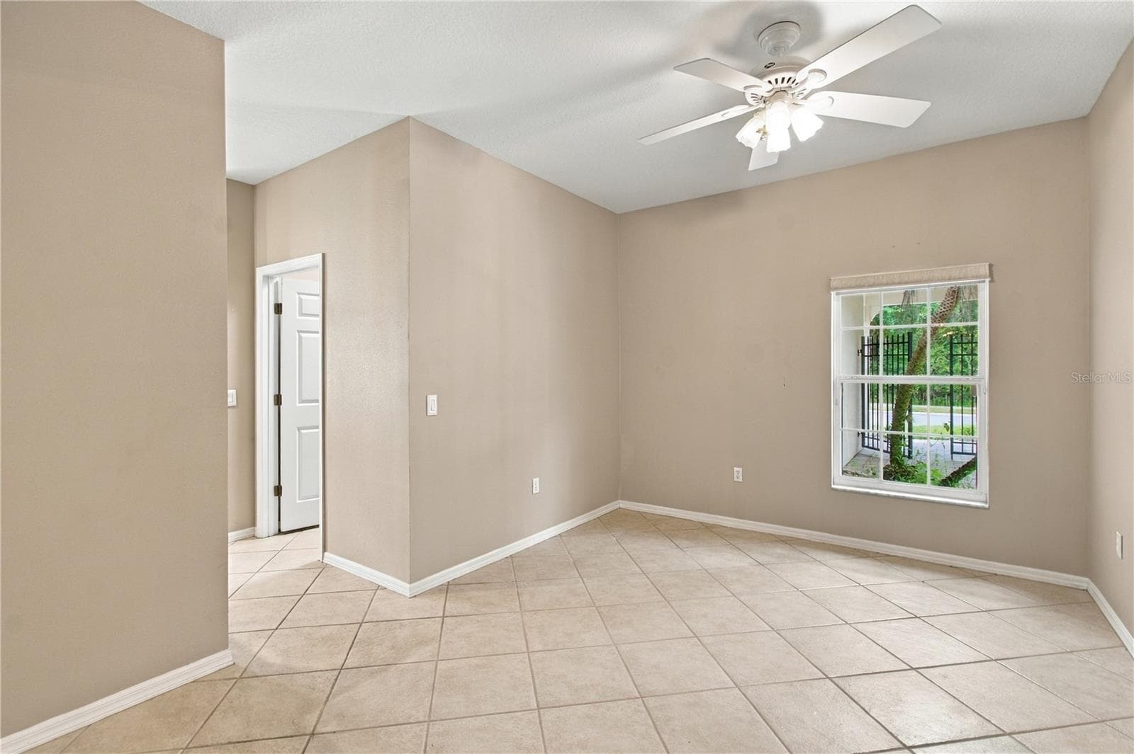 Single Family Residence at 352 HAMRICK DR, POINCIANA, photo 16 of 76
