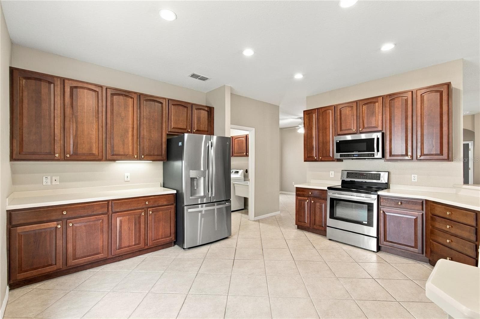 42 inch Cabinets - 352 HAMRICK DR, POINCIANA