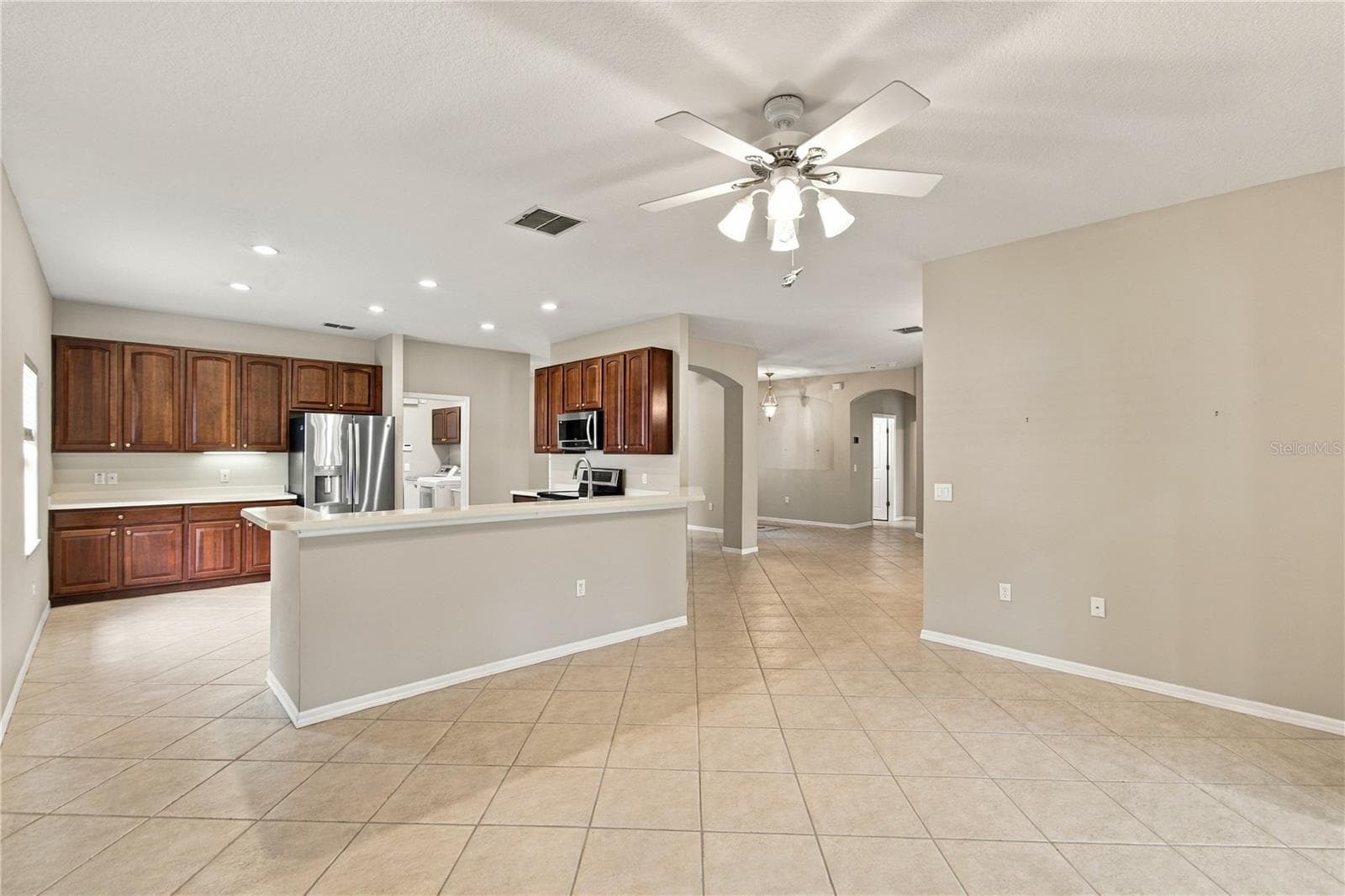 Breakfast Bar - 352 HAMRICK DR, POINCIANA