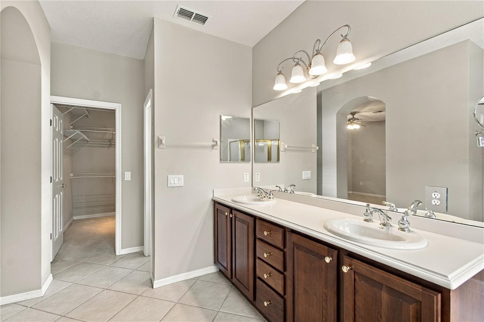 Dual sinks - 352 HAMRICK DR, POINCIANA