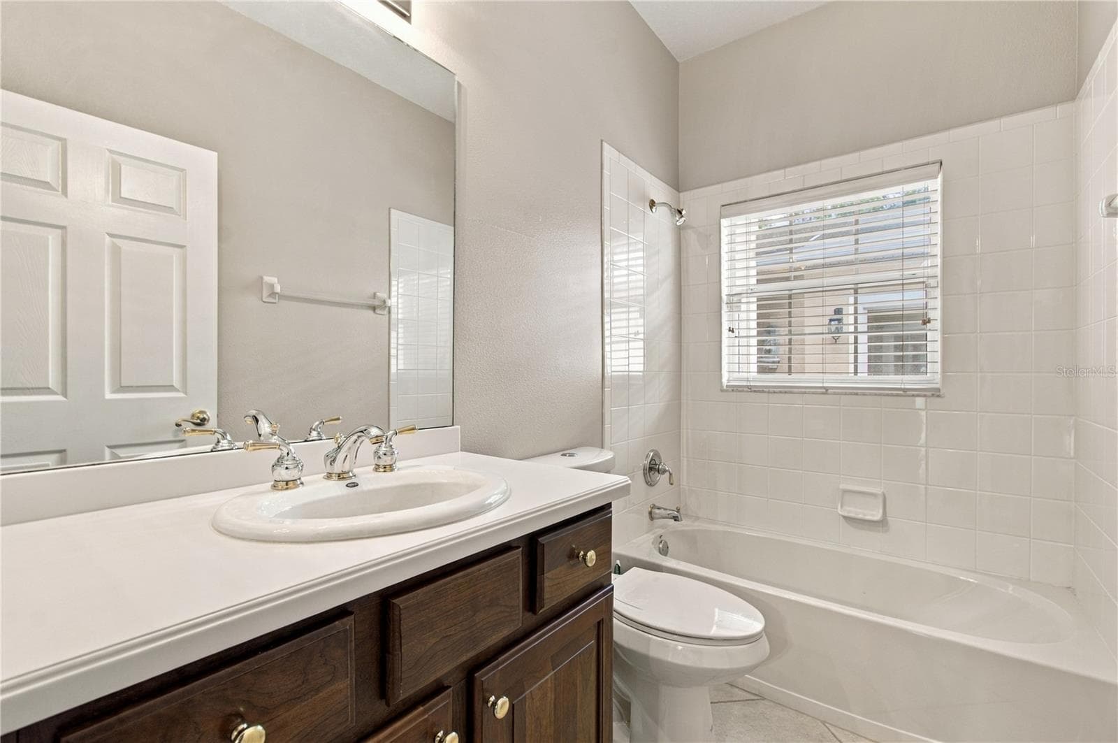 Second Full Bathroom - 352 HAMRICK DR, POINCIANA
