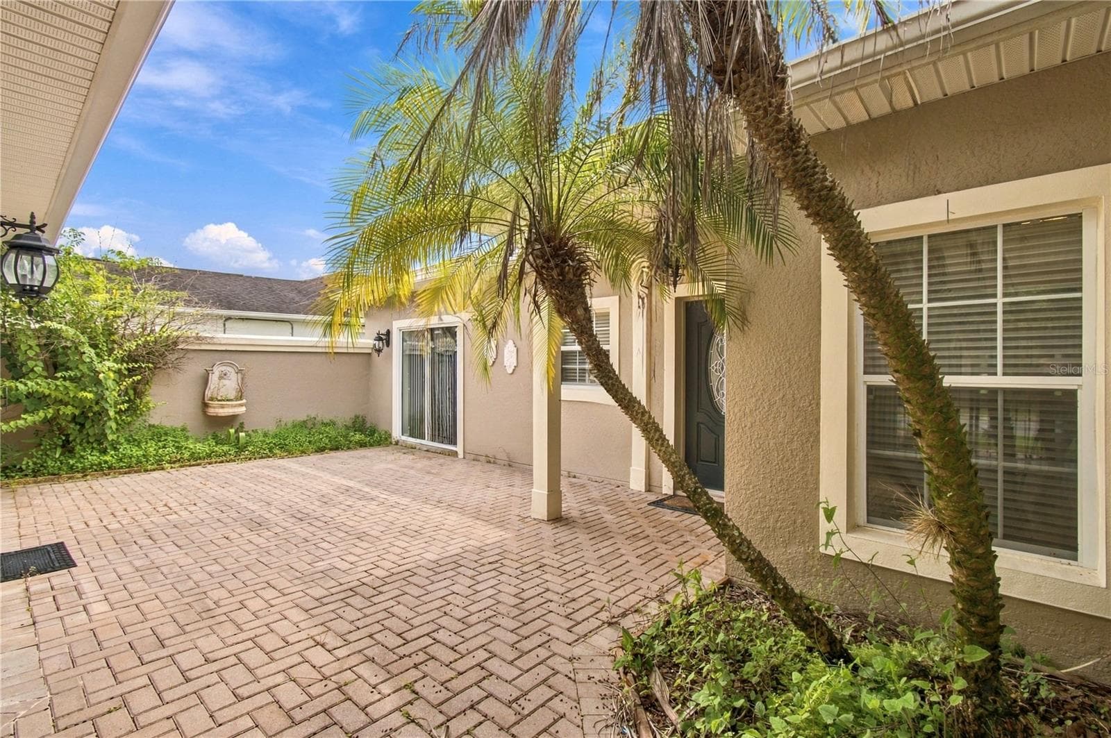 Private Courtyard - 352 HAMRICK DR, POINCIANA