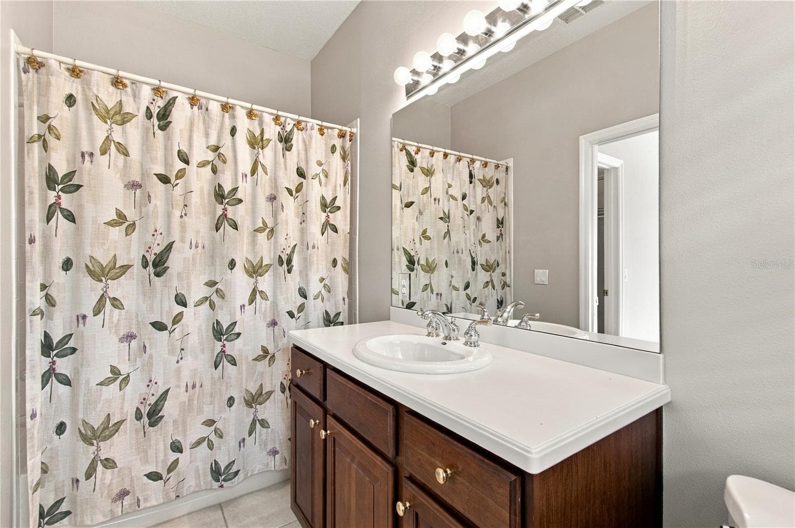 Casita Full Bath - 352 HAMRICK DR, POINCIANA