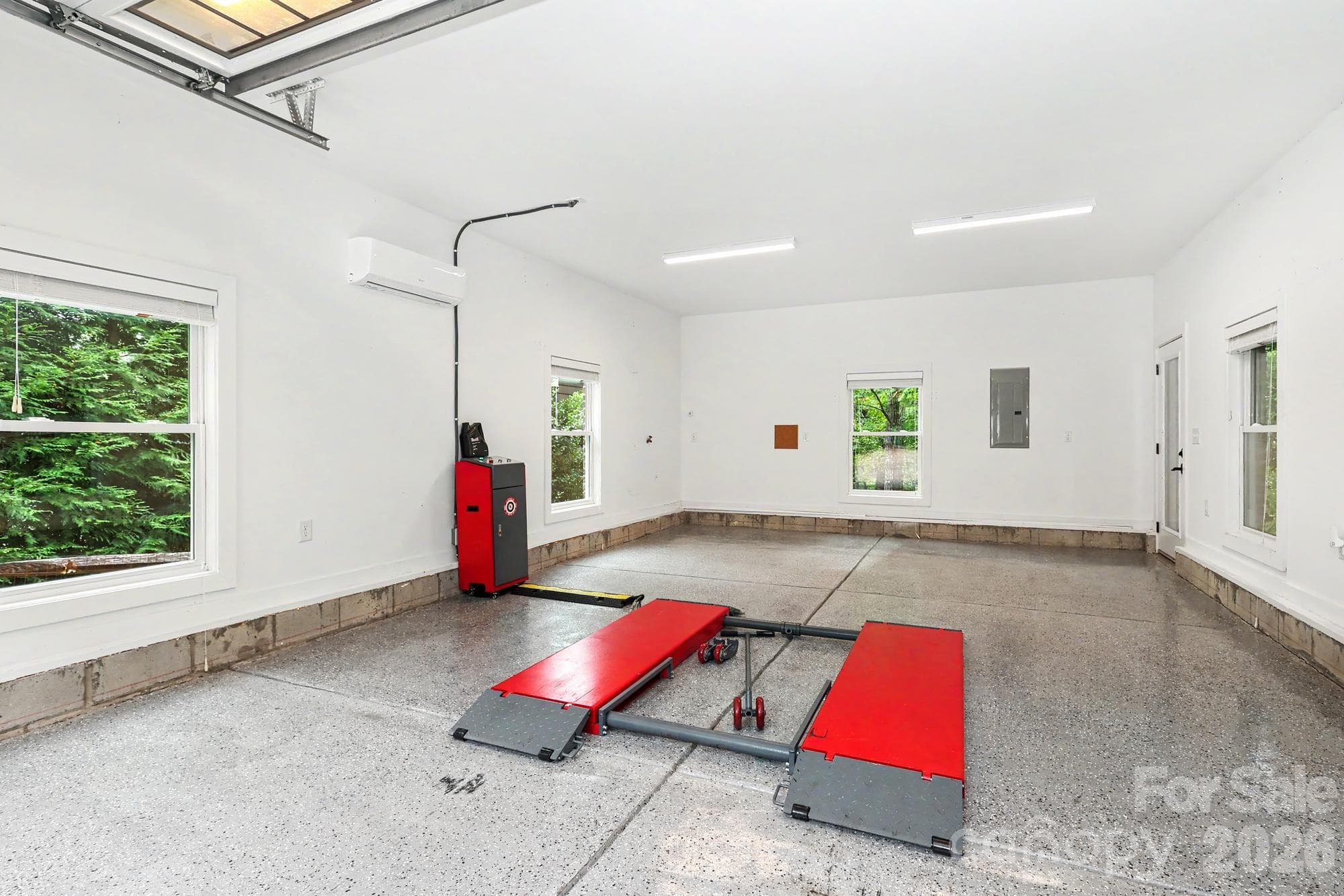 Car lift in adu - 4320 Town And Country Drive, Charlotte