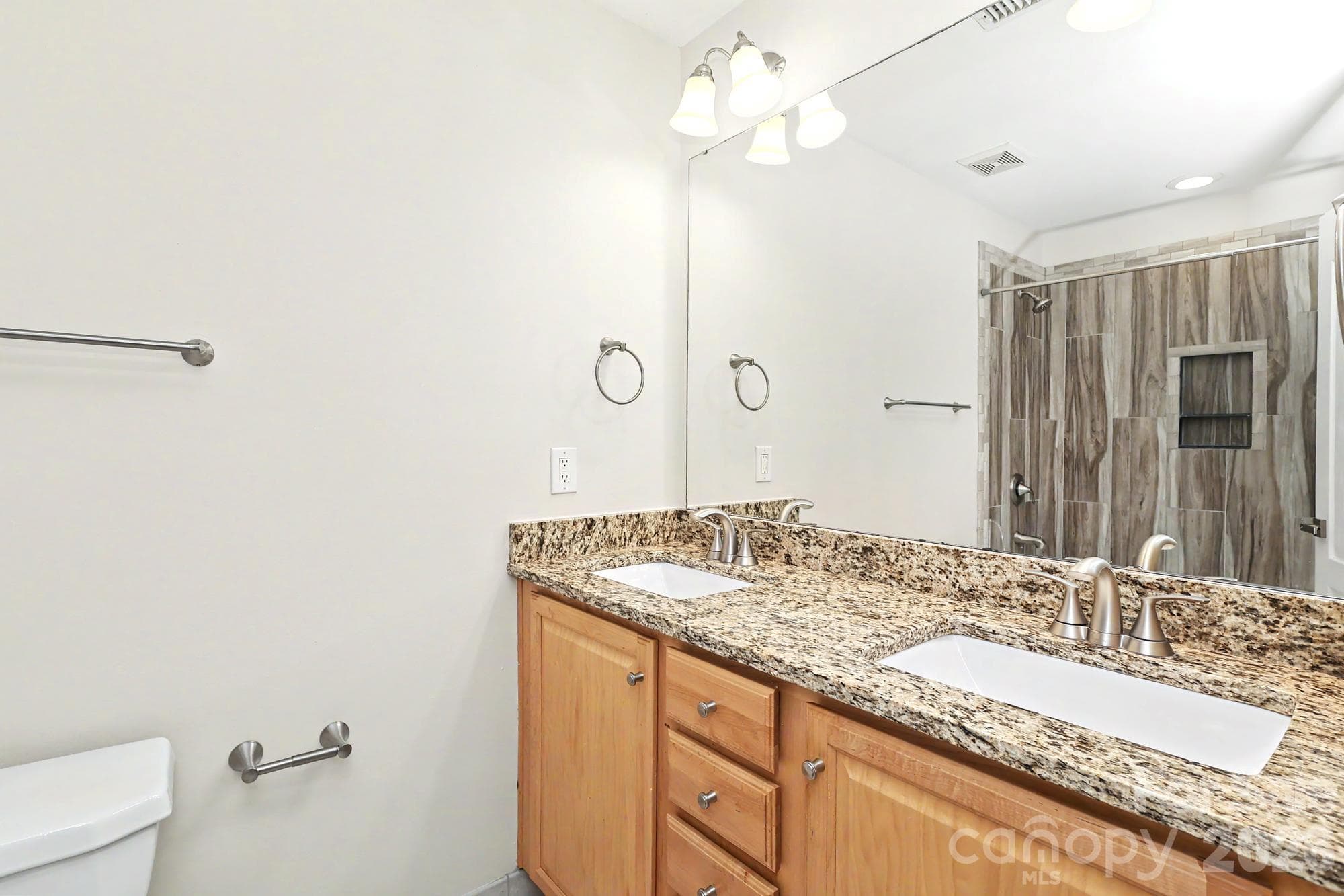 Secondary full bathroom on second floor - 4320 Town And Country Drive, Charlotte