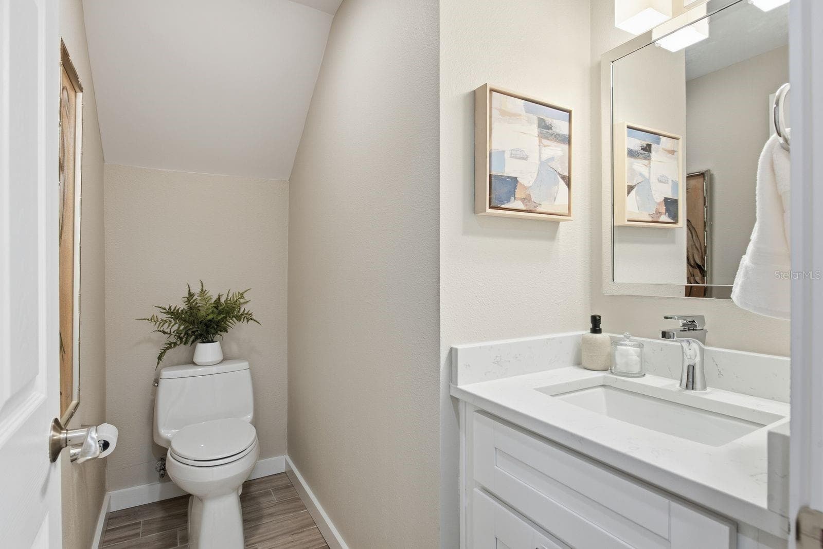 Downstairs Guest Bath - 4811 BAYSHORE BLVD #303, TAMPA