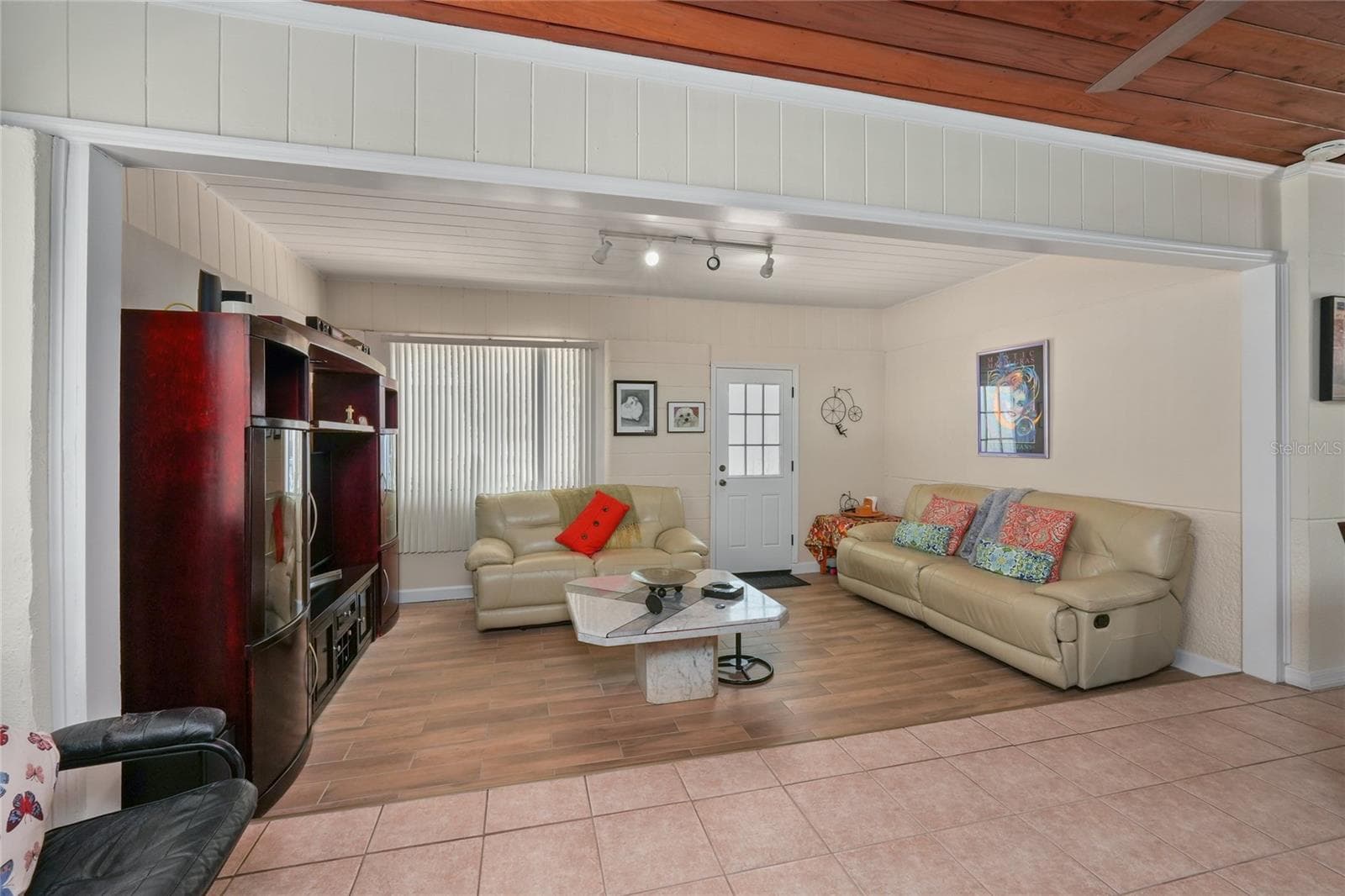 Single Family Residence at 3408 W SAN LUIS ST, TAMPA, photo 9 of 43