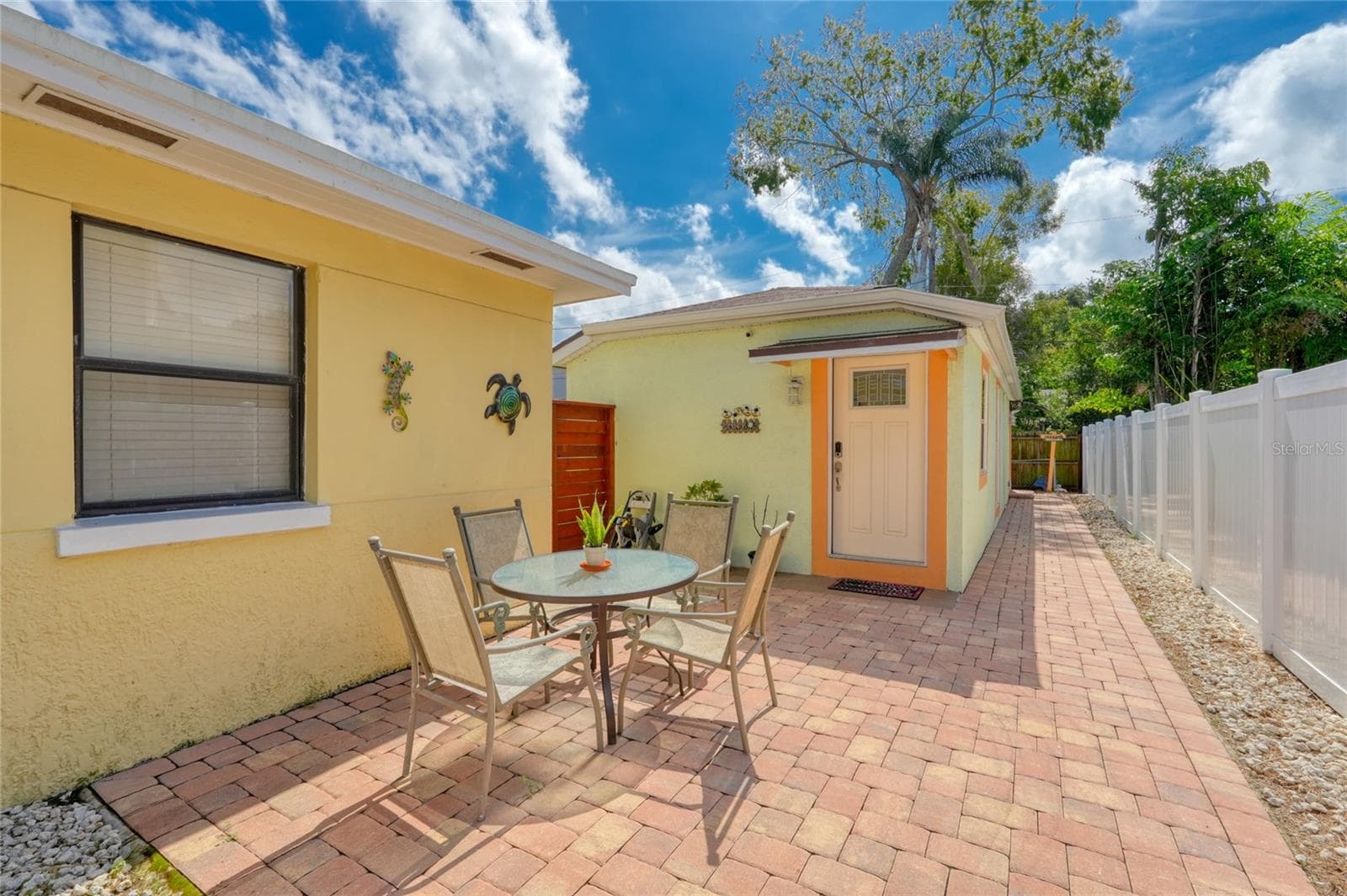 Guest House - 3408 W SAN LUIS ST, TAMPA