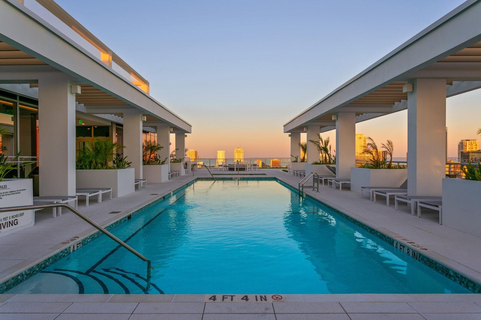 Roof-top Amenity Deck-Pool-Jacuzzi, Sauna, Gym, Community Room, BBQ's - 777 3RD AVE N #1408, ST PETERSBURG
