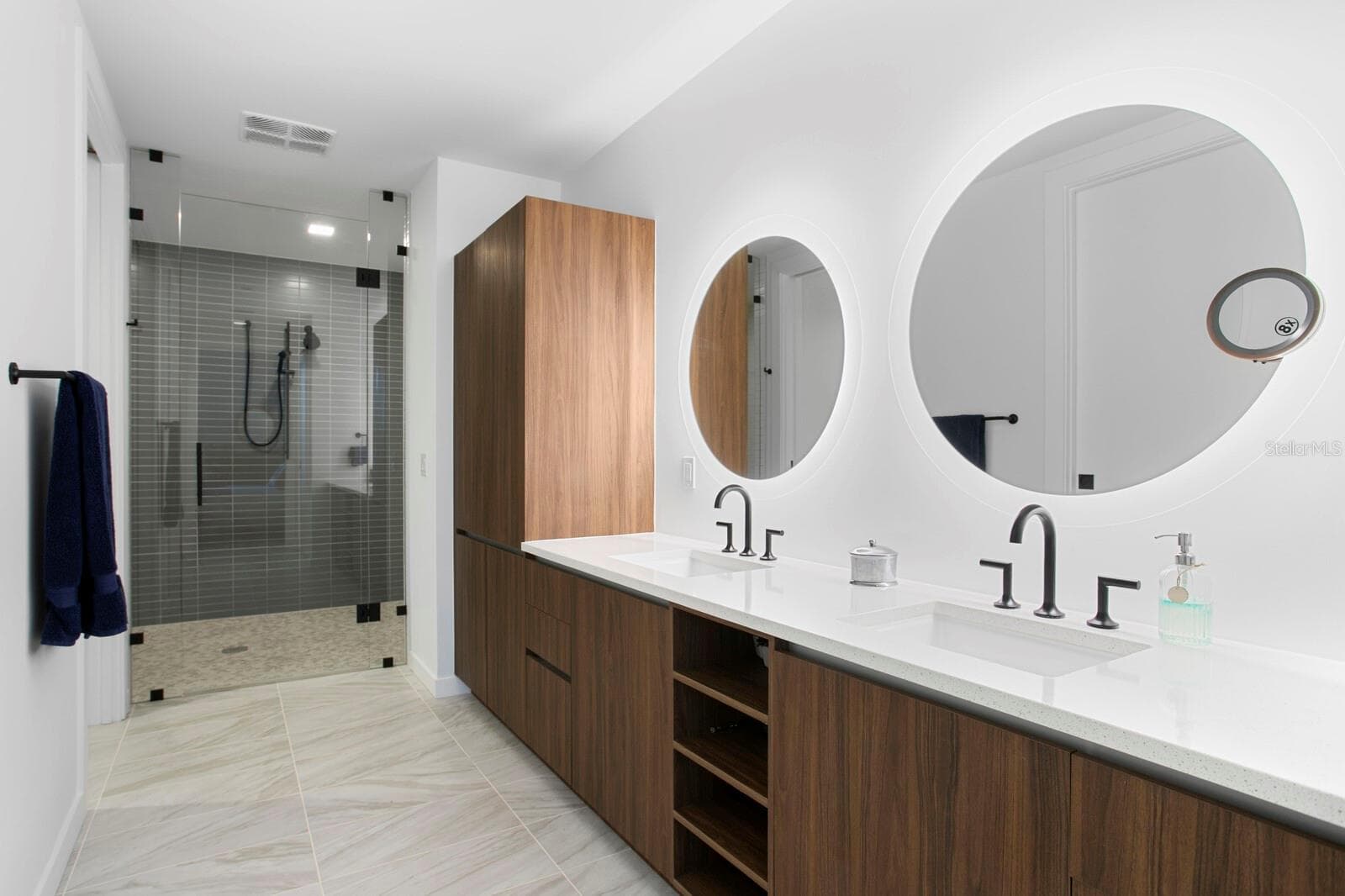 Spa-{primary Bathroom - 777 3RD AVE N #1408, ST PETERSBURG