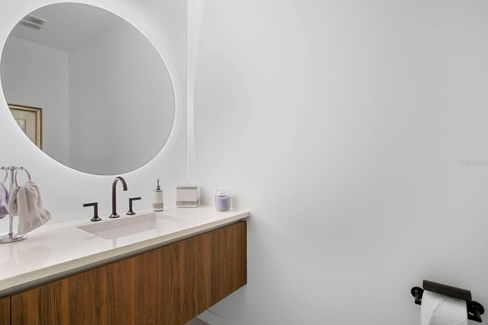 Half bathroom - 777 3RD AVE N #1408, ST PETERSBURG