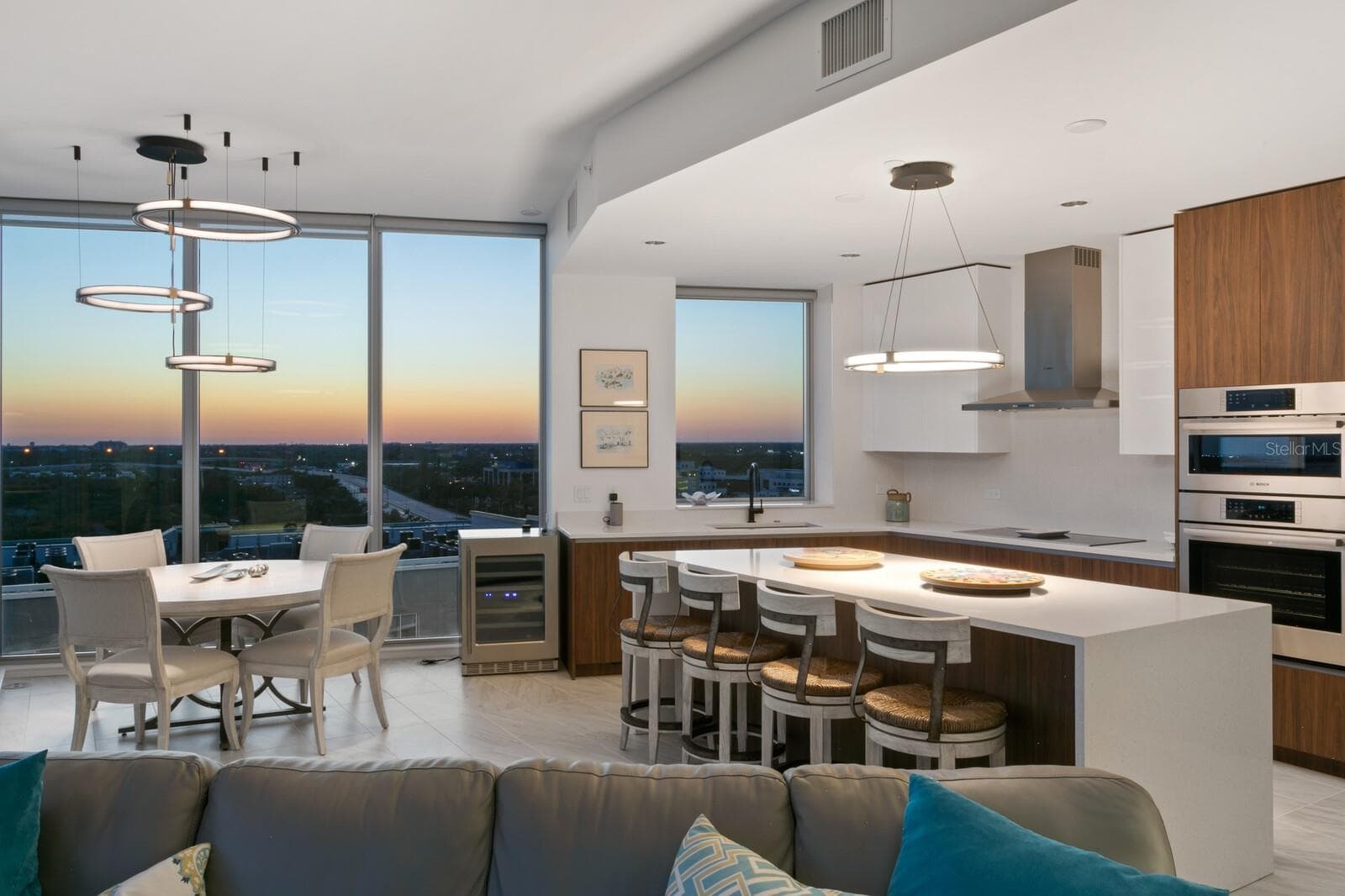Condominium at 777 3RD AVE N #1408, ST PETERSBURG, photo 15 of 62