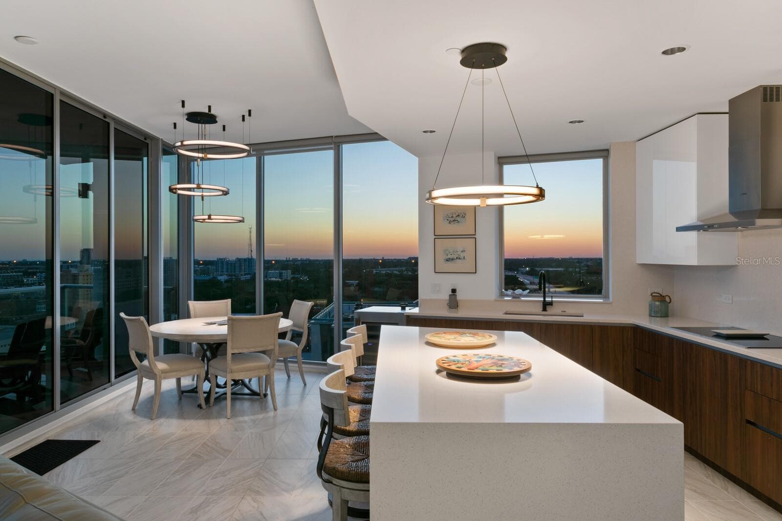 Condominium at 777 3RD AVE N #1408, ST PETERSBURG, photo 18 of 62