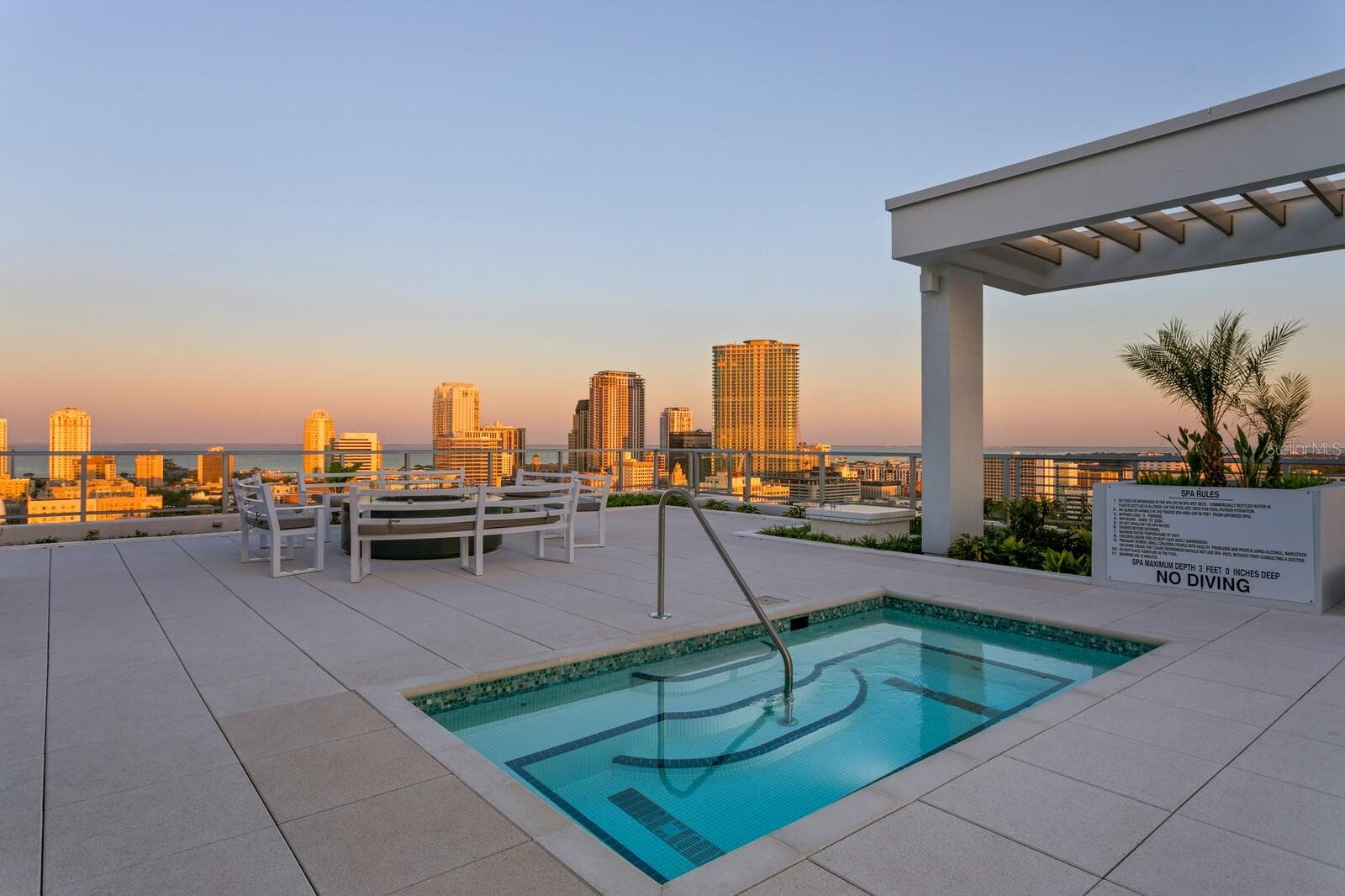 Condominium at 777 3RD AVE N #1408, ST PETERSBURG, photo 25 of 62