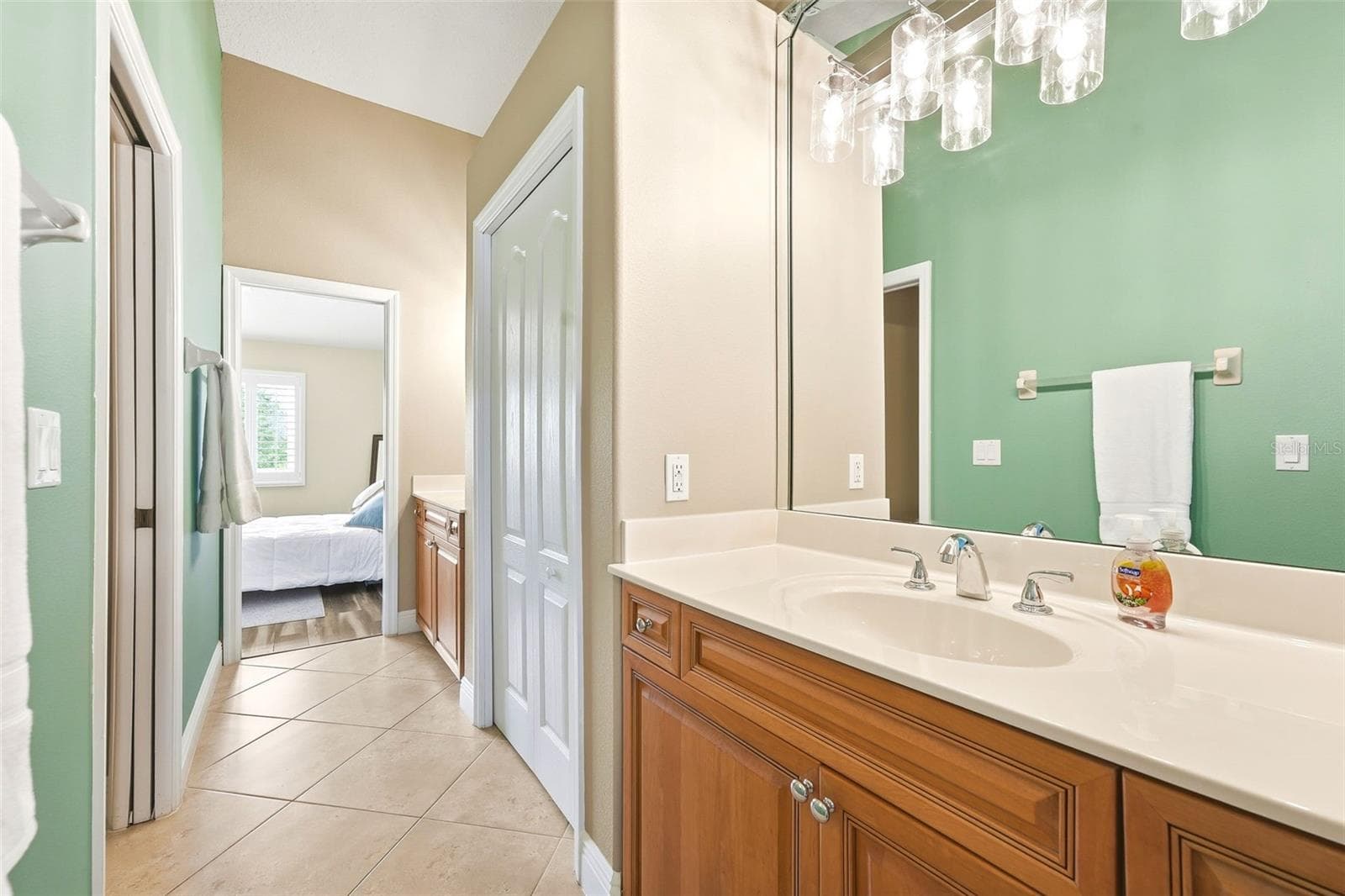 Jack & Jill Bathroom - 2591 SYKES CREEK DR, MERRITT ISLAND