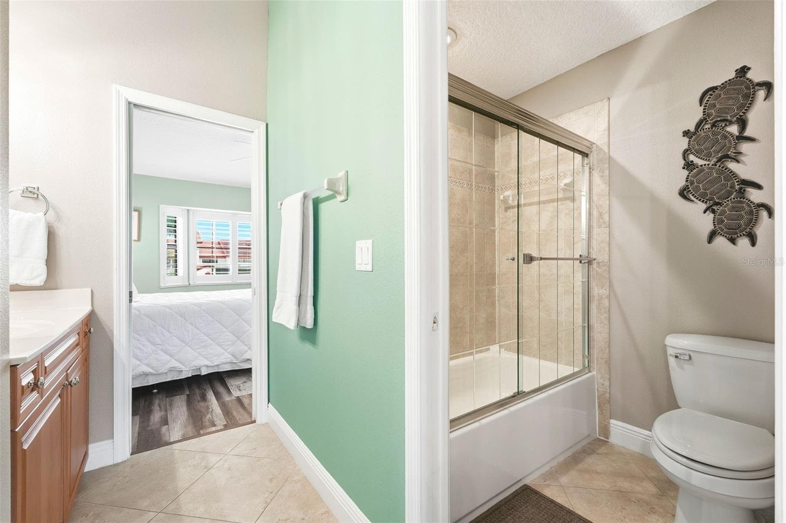 Jack & Jill Bathroom - 2591 SYKES CREEK DR, MERRITT ISLAND