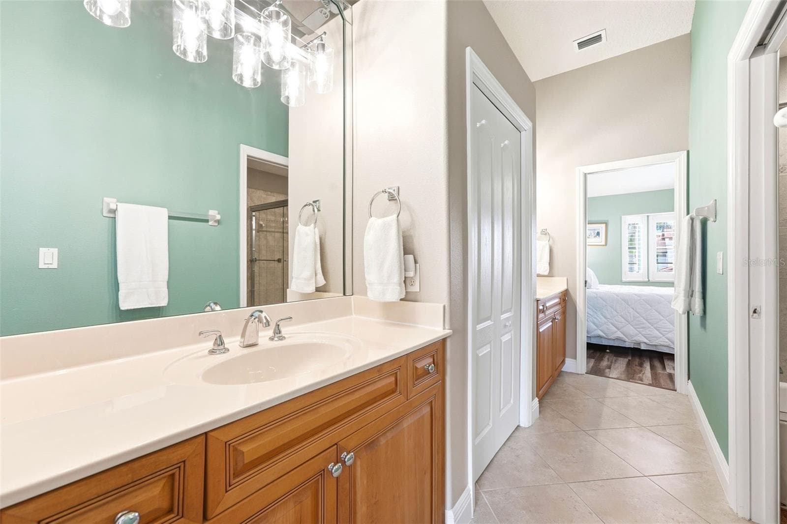 Jack & Jill Bathroom - 2591 SYKES CREEK DR, MERRITT ISLAND