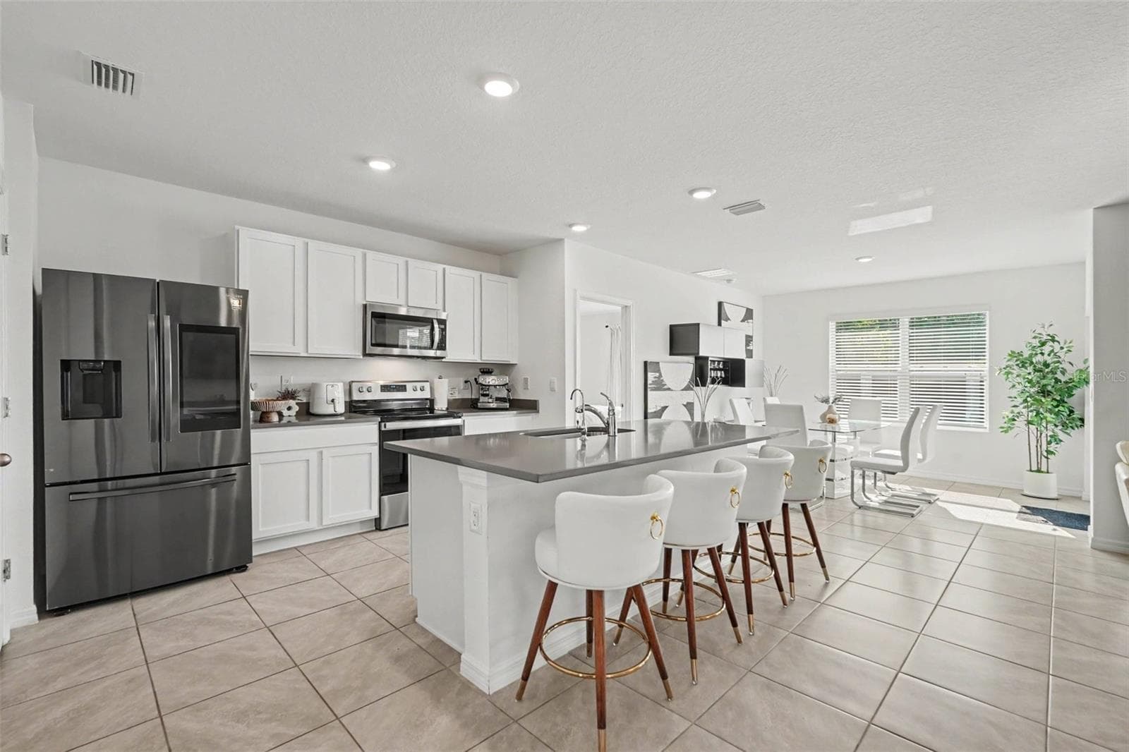 Single Family Residence at 10792 QUAIL GROVE WAY, SAN ANTONIO, photo 13 of 35