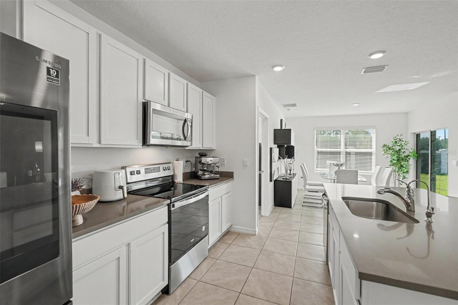 Single Family Residence at 10792 QUAIL GROVE WAY, SAN ANTONIO, photo 14 of 35