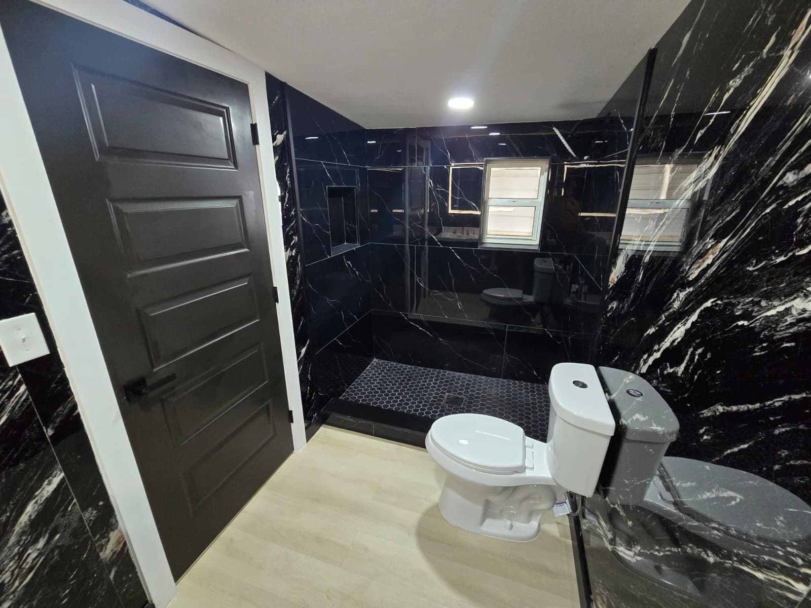 Single Family Residence at 9505 N WILLOW AVE, TAMPA, photo 21 of 52