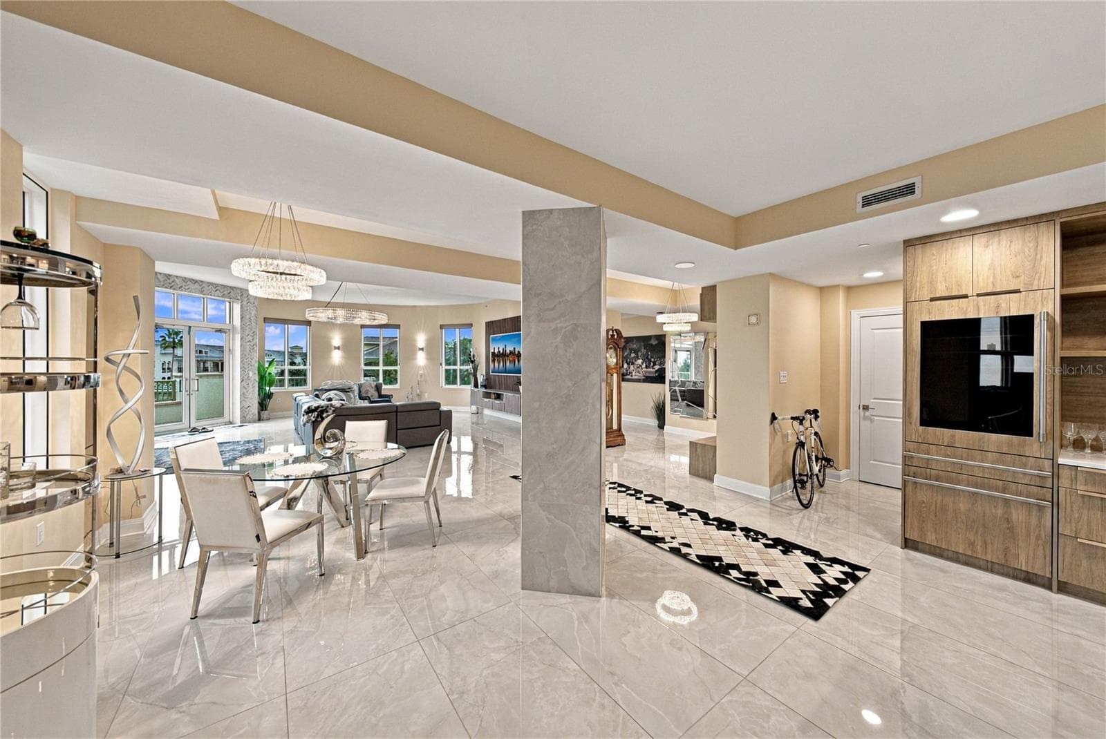 Condominium at 450 KNIGHTS RUN AVE #405, TAMPA, photo 19 of 94