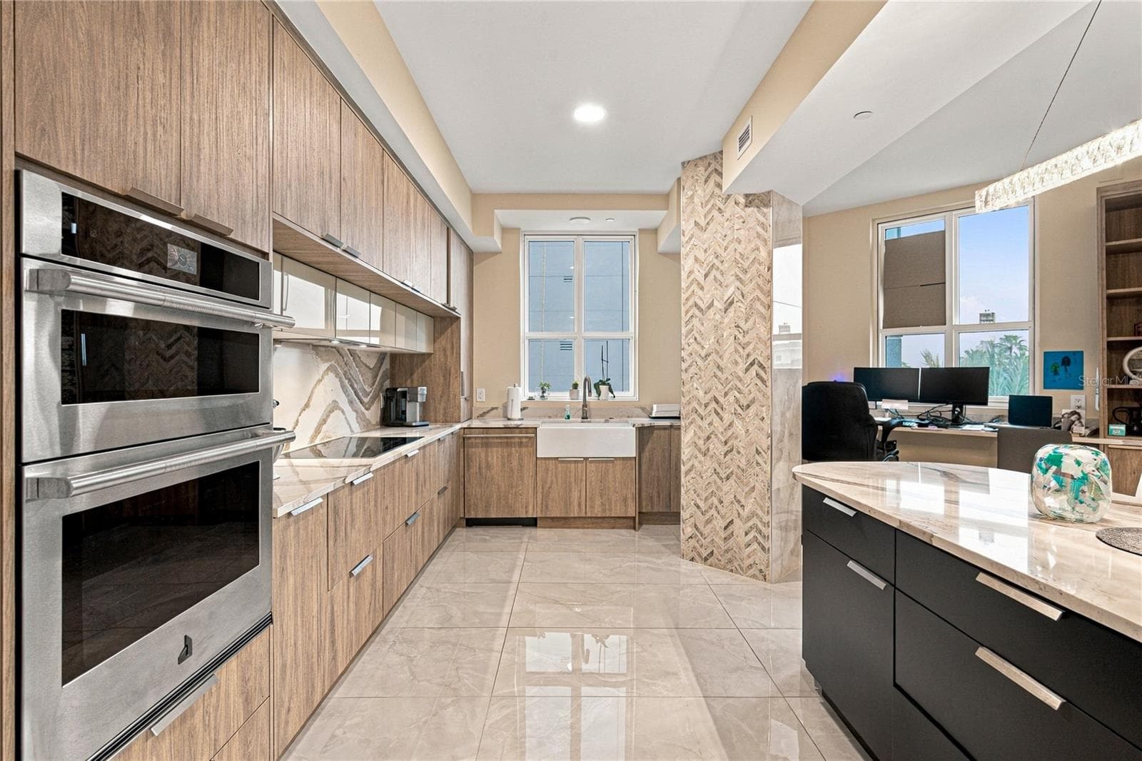Condominium at 450 KNIGHTS RUN AVE #405, TAMPA, photo 31 of 94