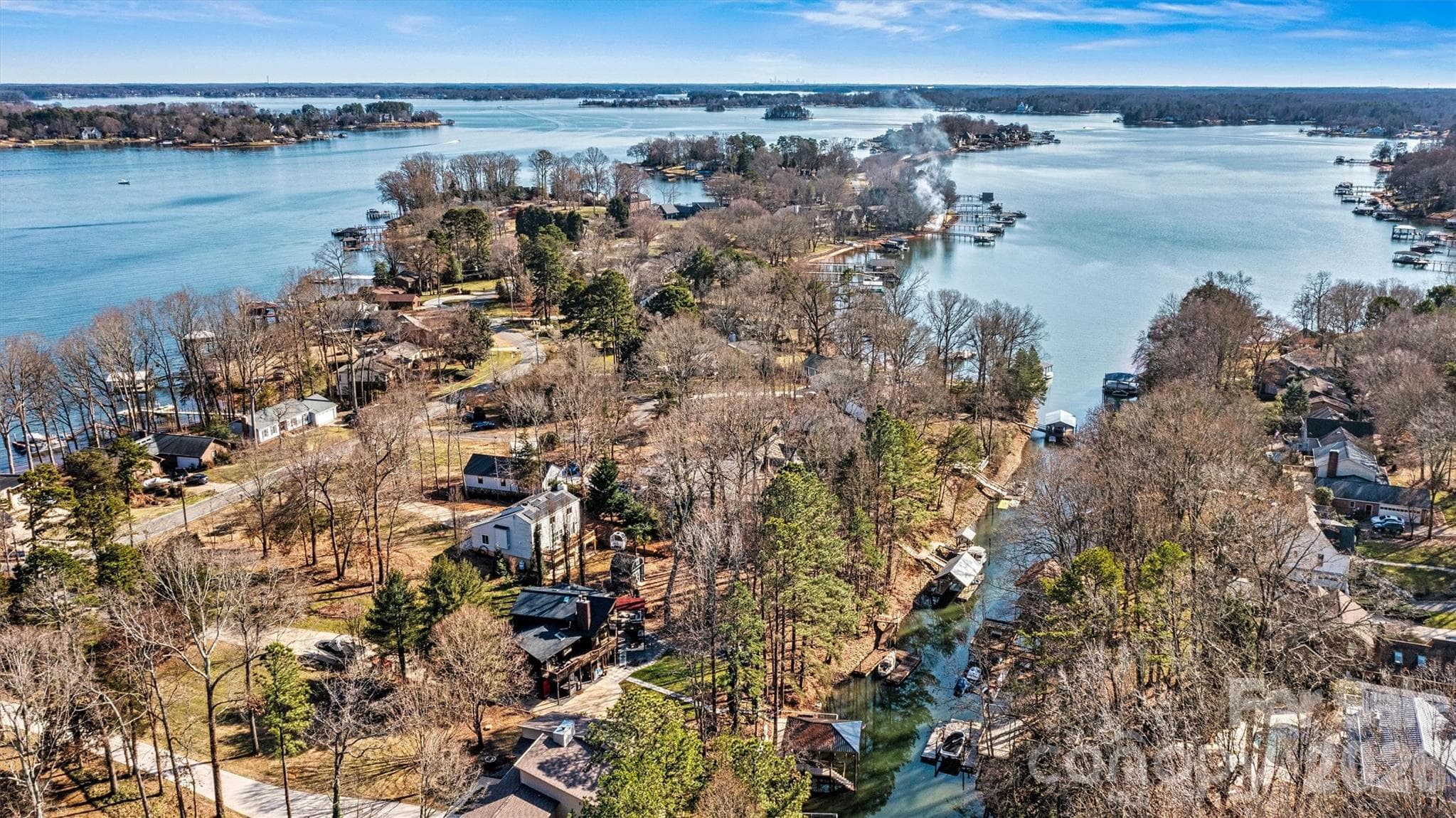 Situated on a canal right in the heart of Denver. Easy access to restaurants, islands and the main channel - 3995 Burton Lane, Denver