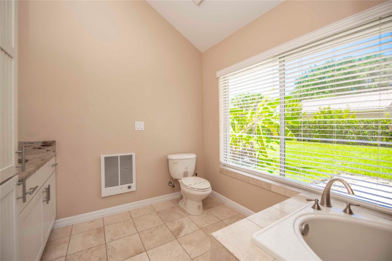 Single Family Residence at 12941 BELLERIVE DR, CLERMONT, photo 16 of 36
