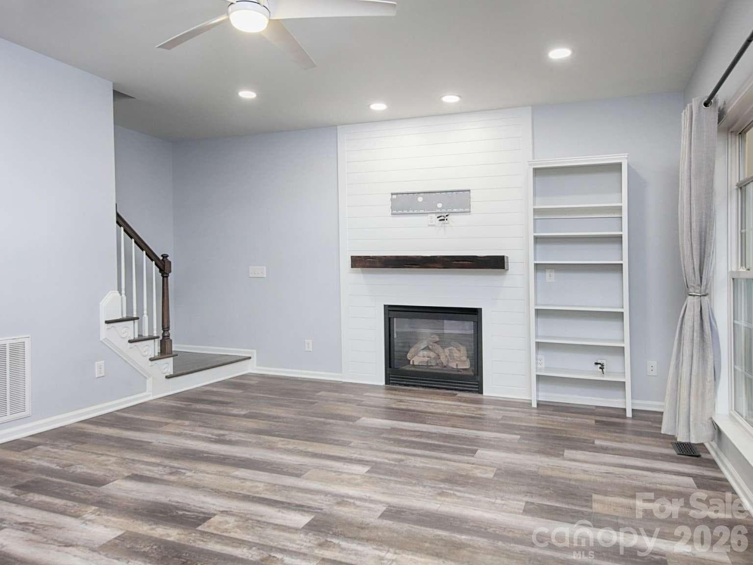 Single Family Residence at 166 Laurel Glen Drive, Mooresville, photo 9 of 40