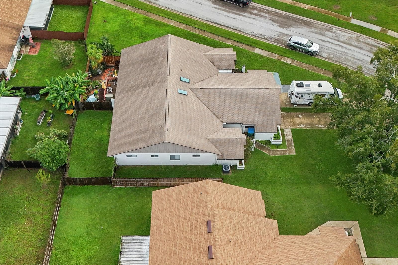 Half Duplex at 624 S WILDFLOWER CT, LONGWOOD, photo 2 of 29