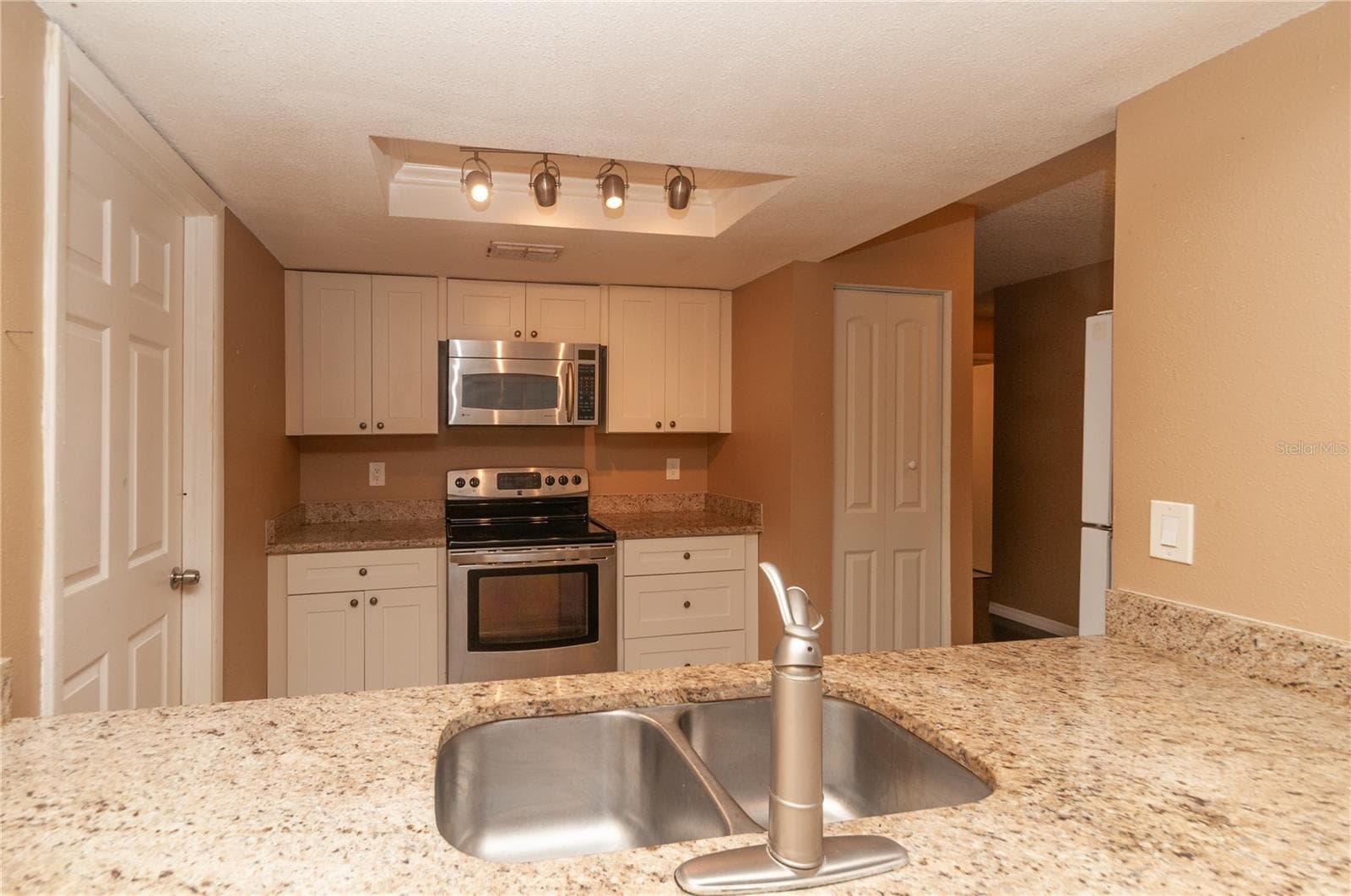Single Family Residence at 5117 BROOKSIDE LN, NEW PORT RICHEY, photo 7 of 39