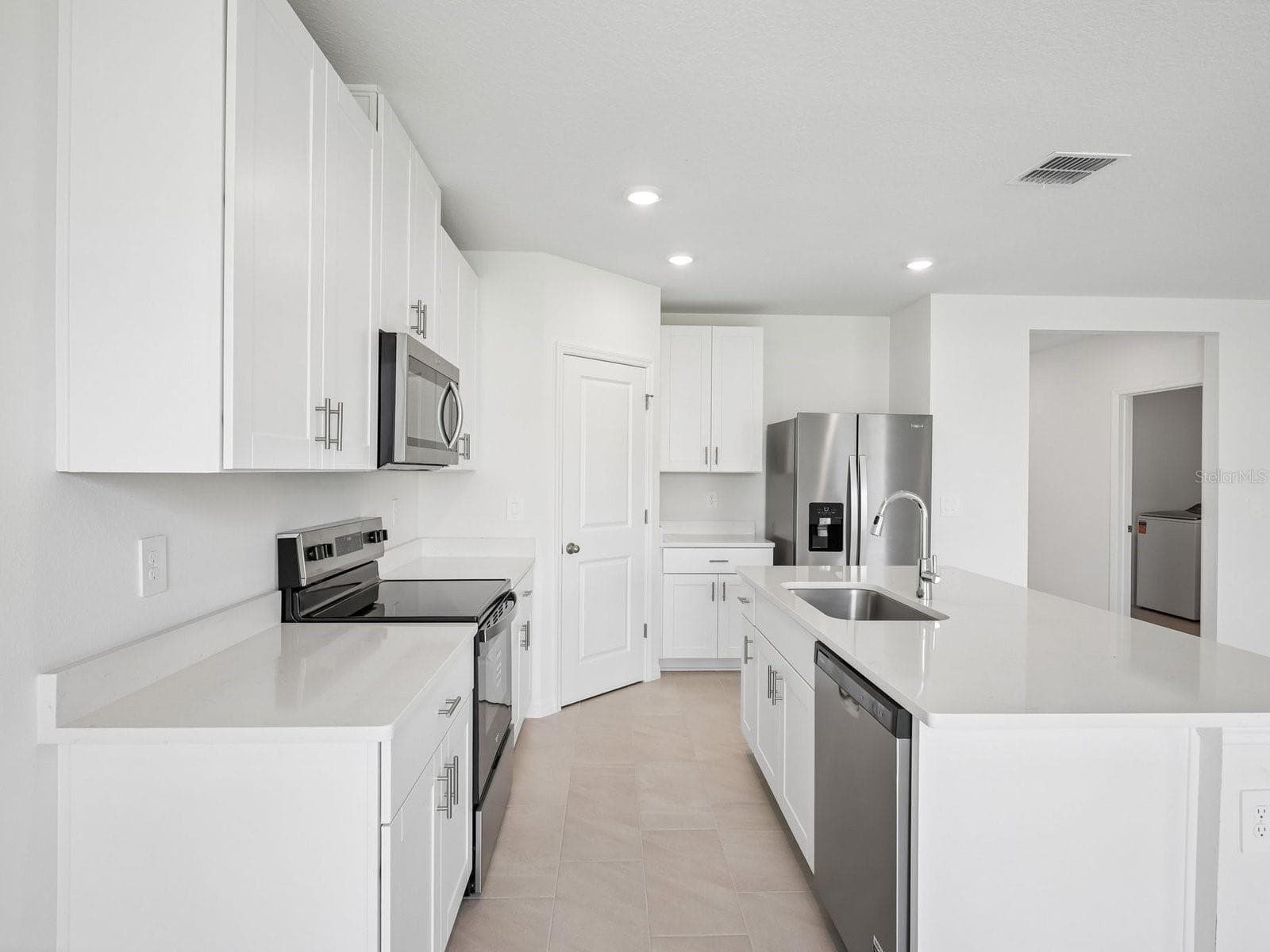 Single Family Residence at 1369 OAK VALLEY DR, AUBURNDALE, photo 6 of 15