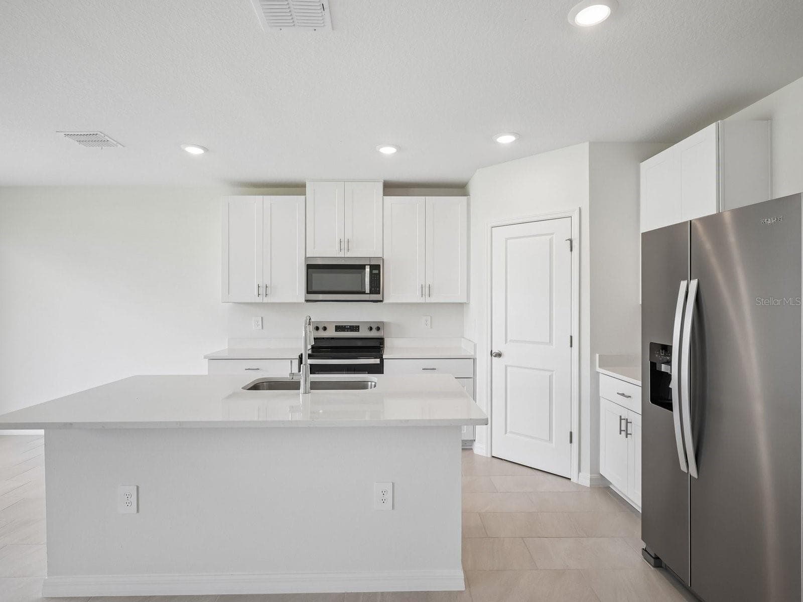 Single Family Residence at 1369 OAK VALLEY DR, AUBURNDALE, photo 8 of 15