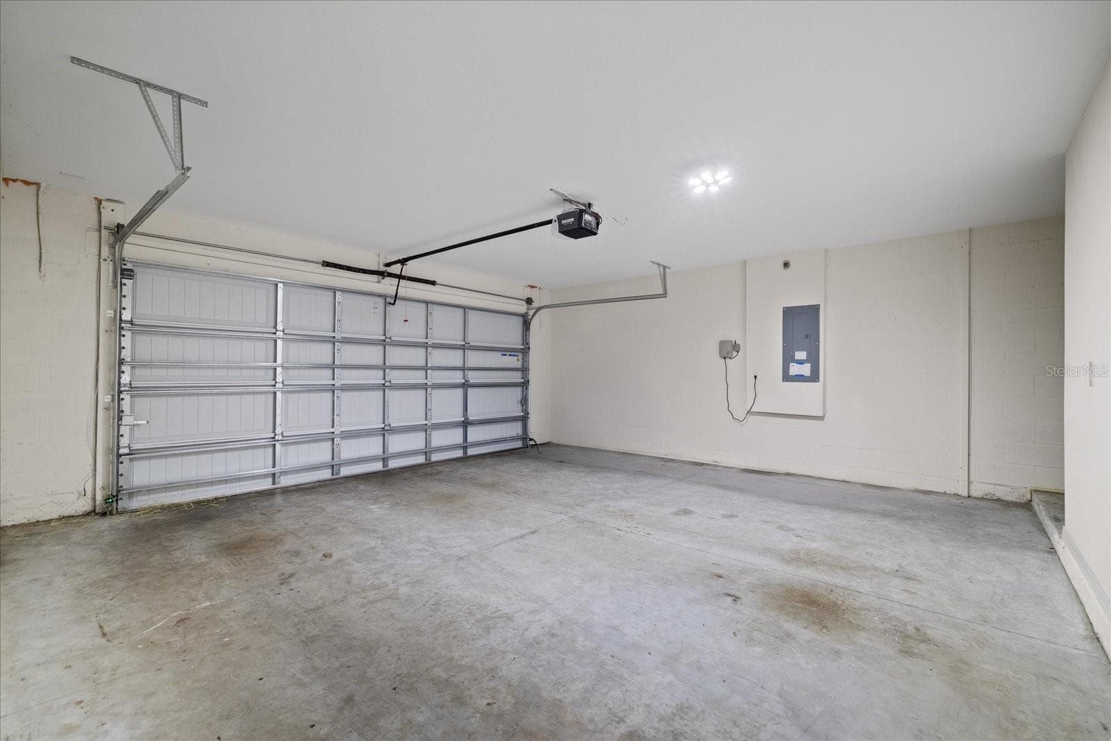 Garage - 4568 SAND DOLLAR WAY, ZEPHYRHILLS